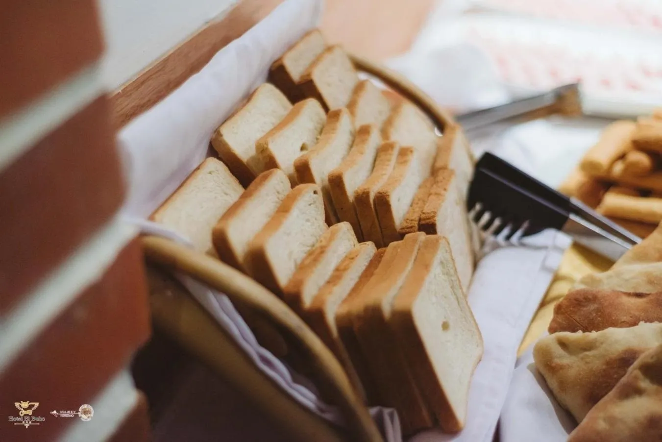 Buffet breakfast in Kaaro Hotel El Buho