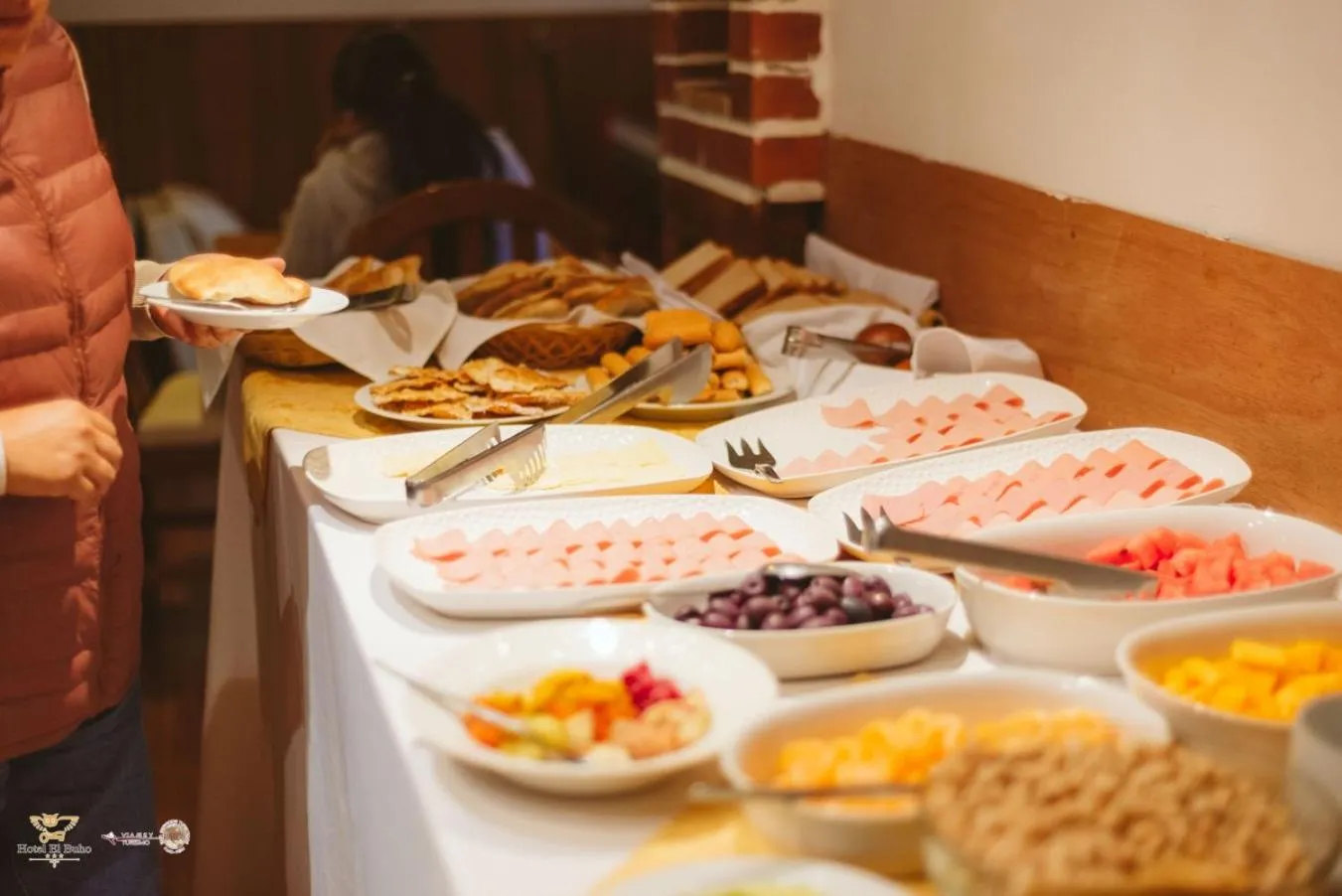 Buffet breakfast in Kaaro Hotel El Buho