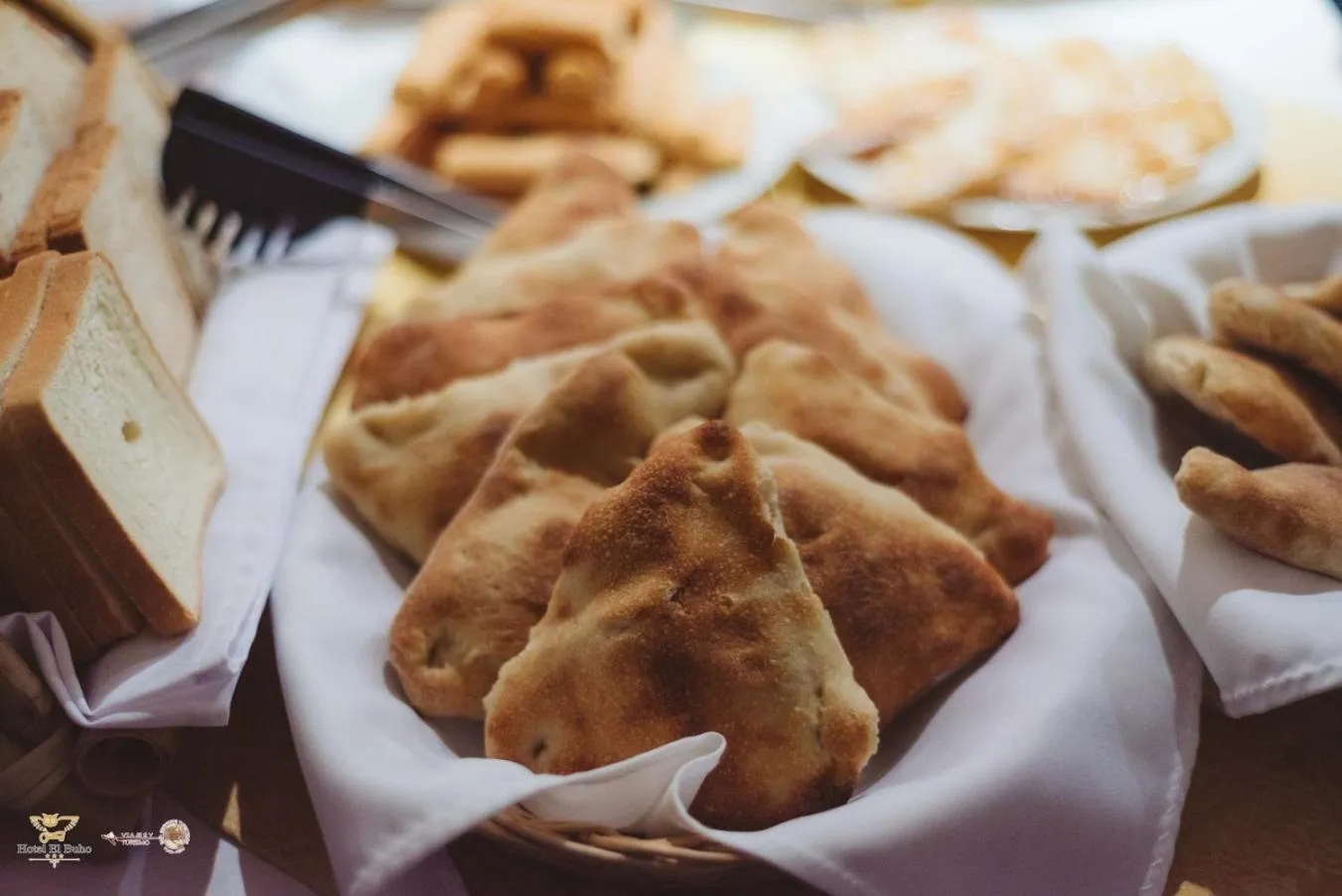 Buffet breakfast in Kaaro Hotel El Buho