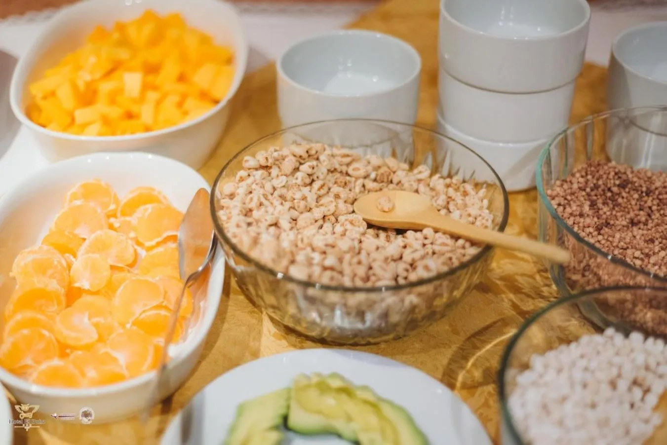 Buffet breakfast in Kaaro Hotel El Buho