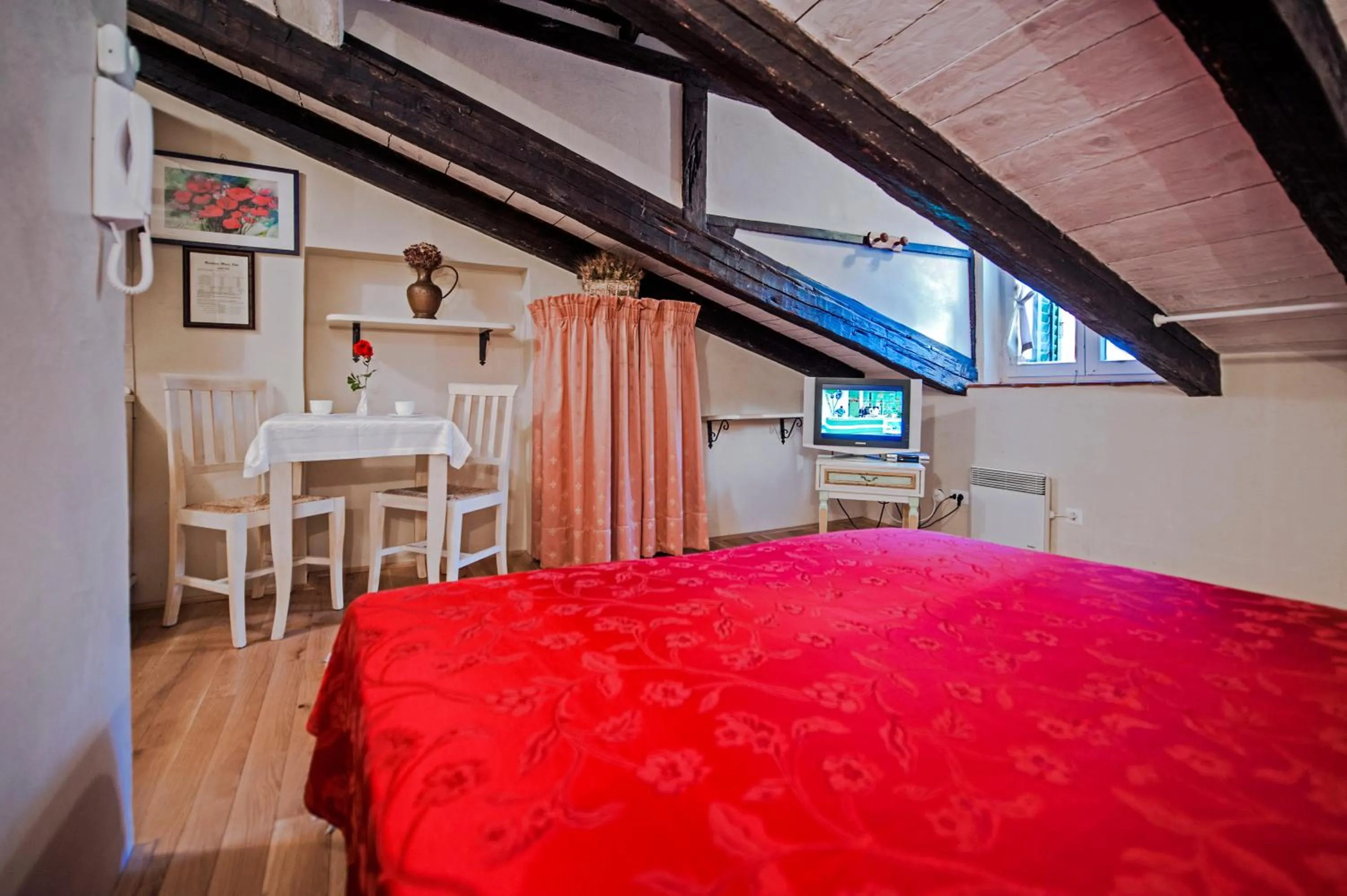 Photo of the whole room, Bed in Residence MARCO POLO Centro Storico
