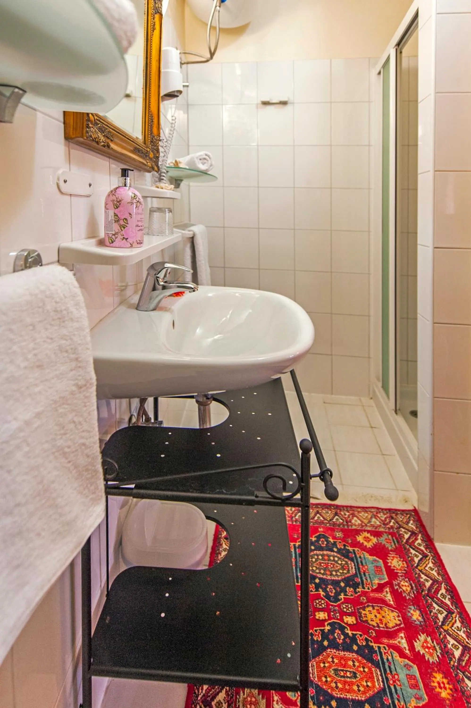 Bathroom in Residence LA CARERA Centro Storico