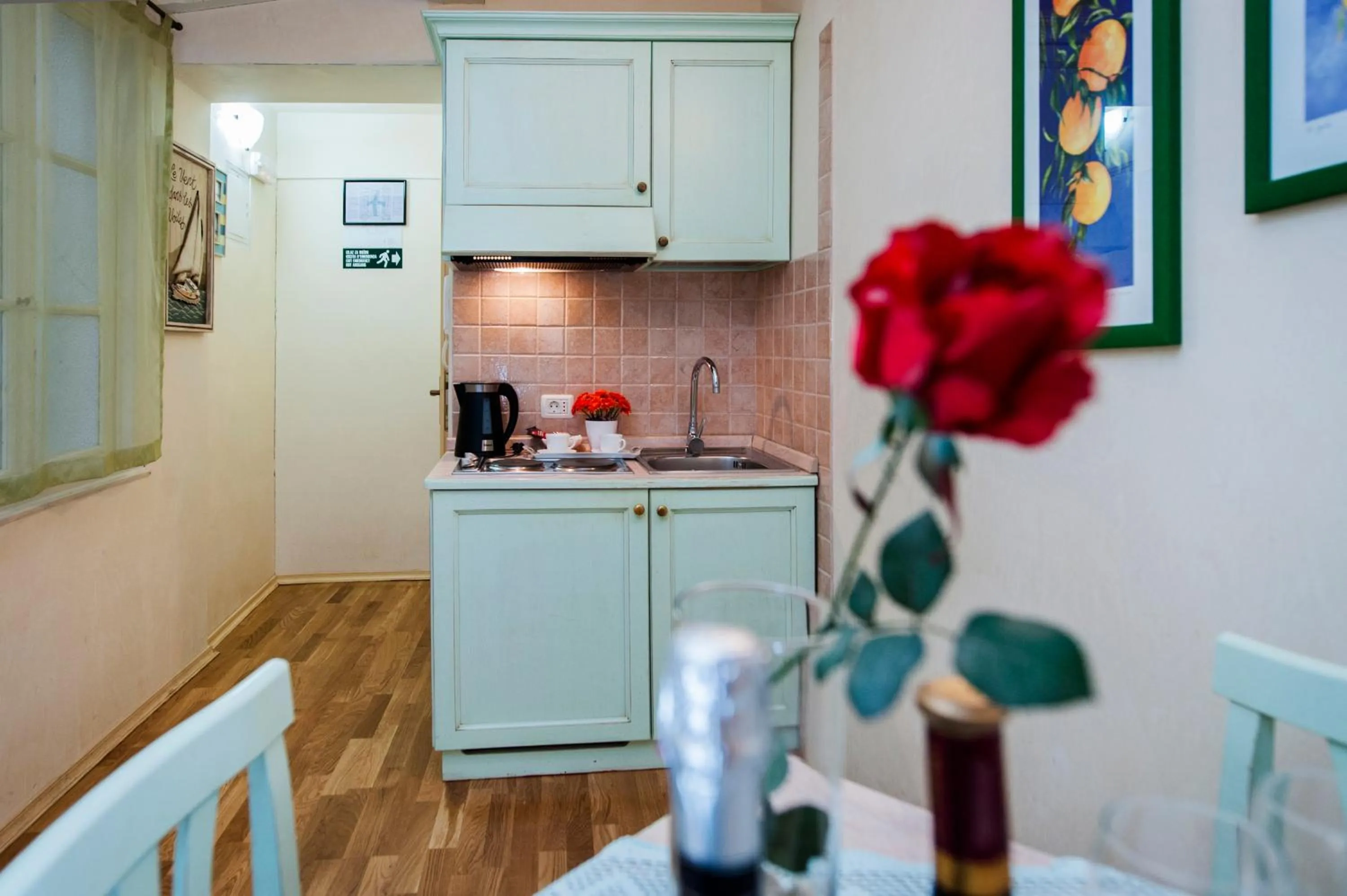 Dining area in Residence LA CARERA Centro Storico