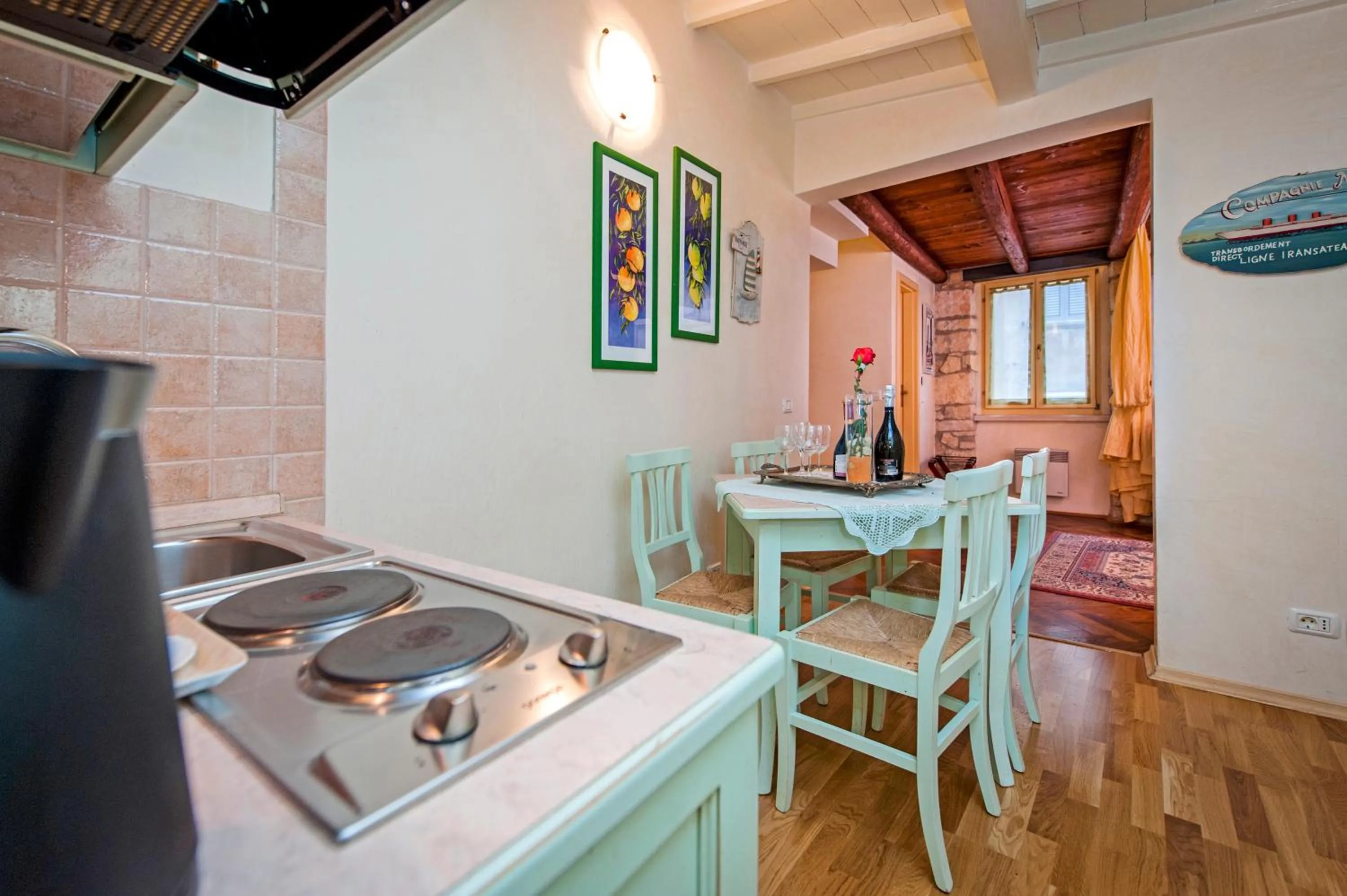 Dining area in Residence LA CARERA Centro Storico