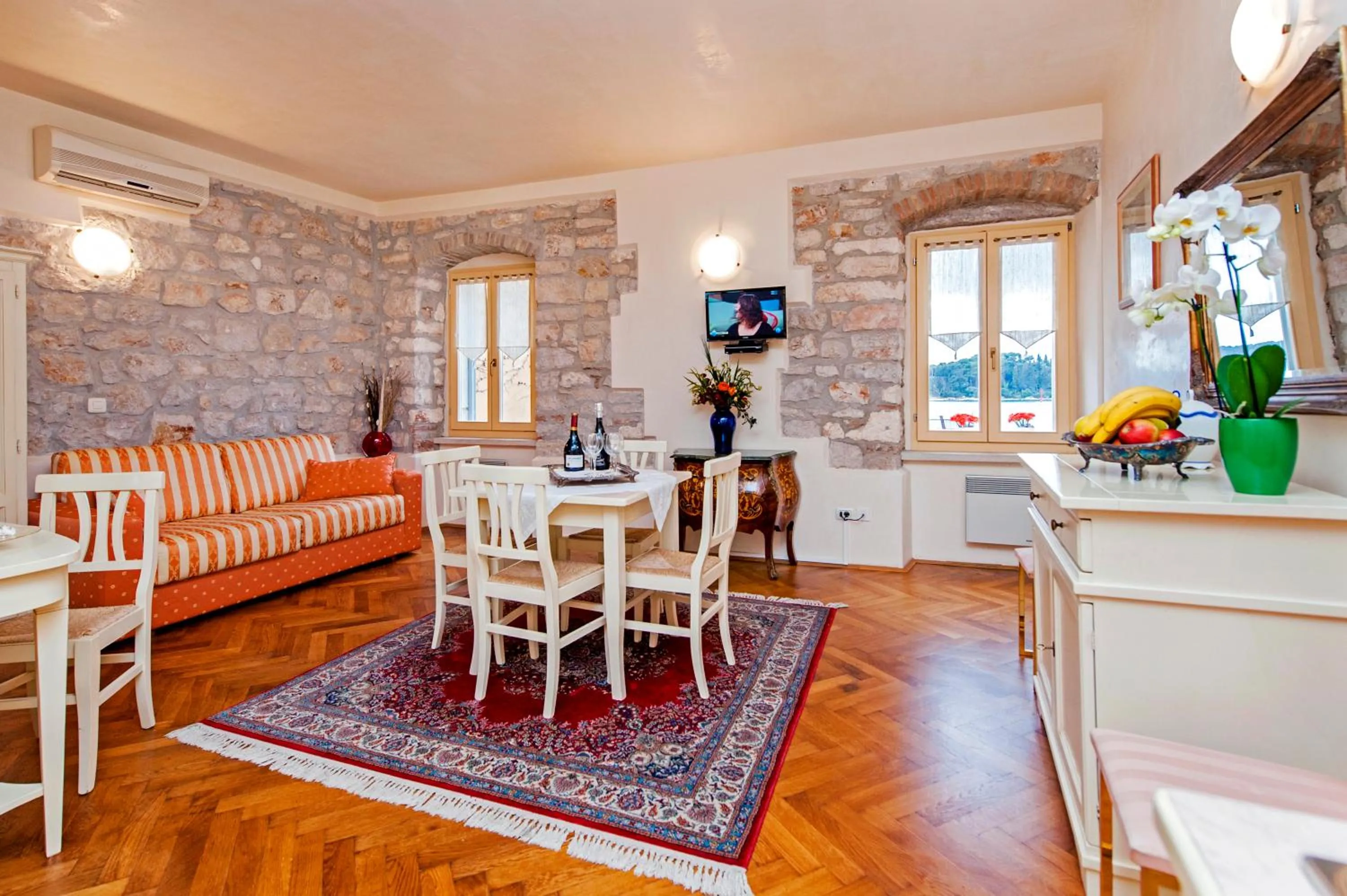 Dining area in Residence LA CARERA Centro Storico