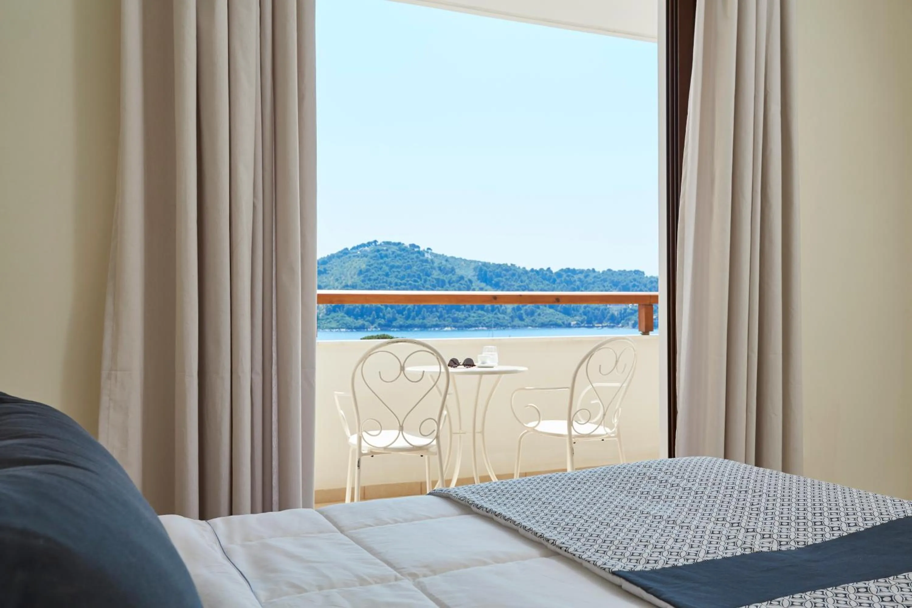 Bedroom, Bed in Skiathos Living