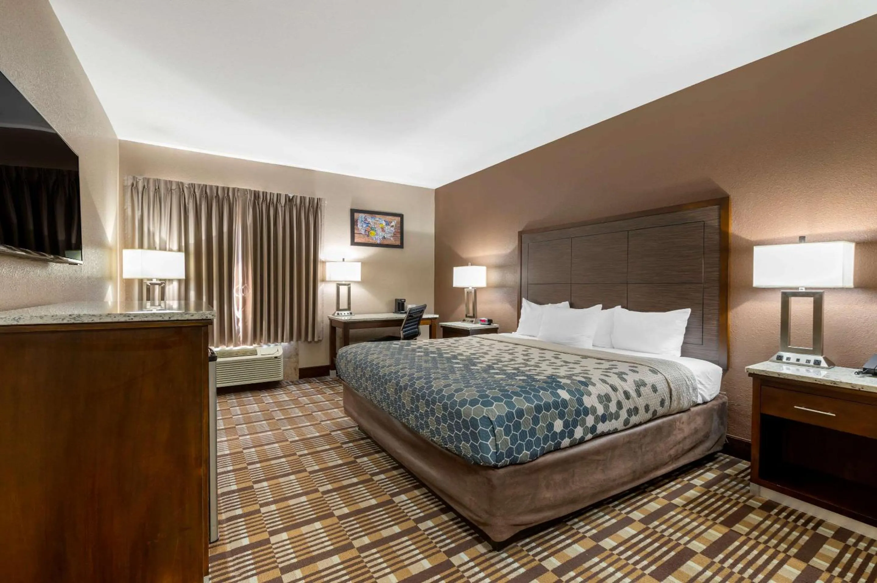 Bedroom, Bed in Econo Lodge