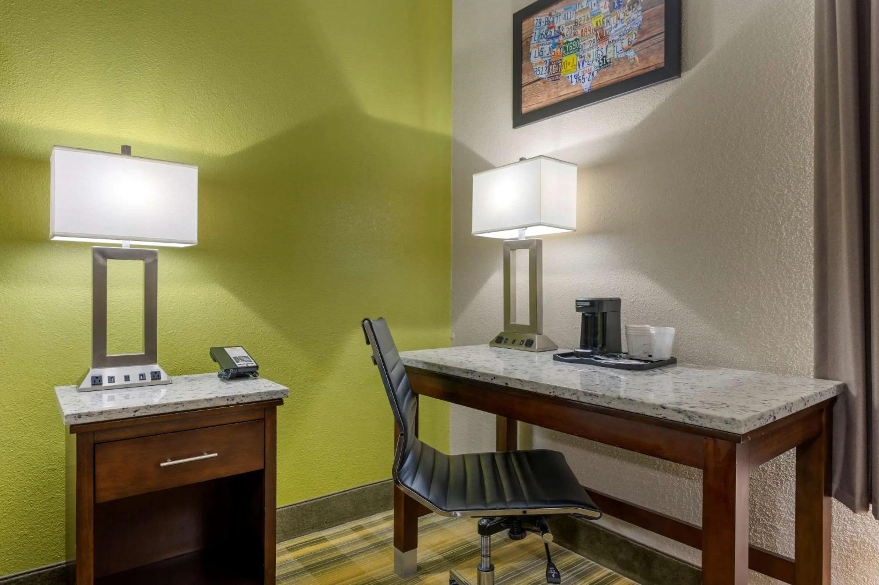 Bedroom in Econo Lodge