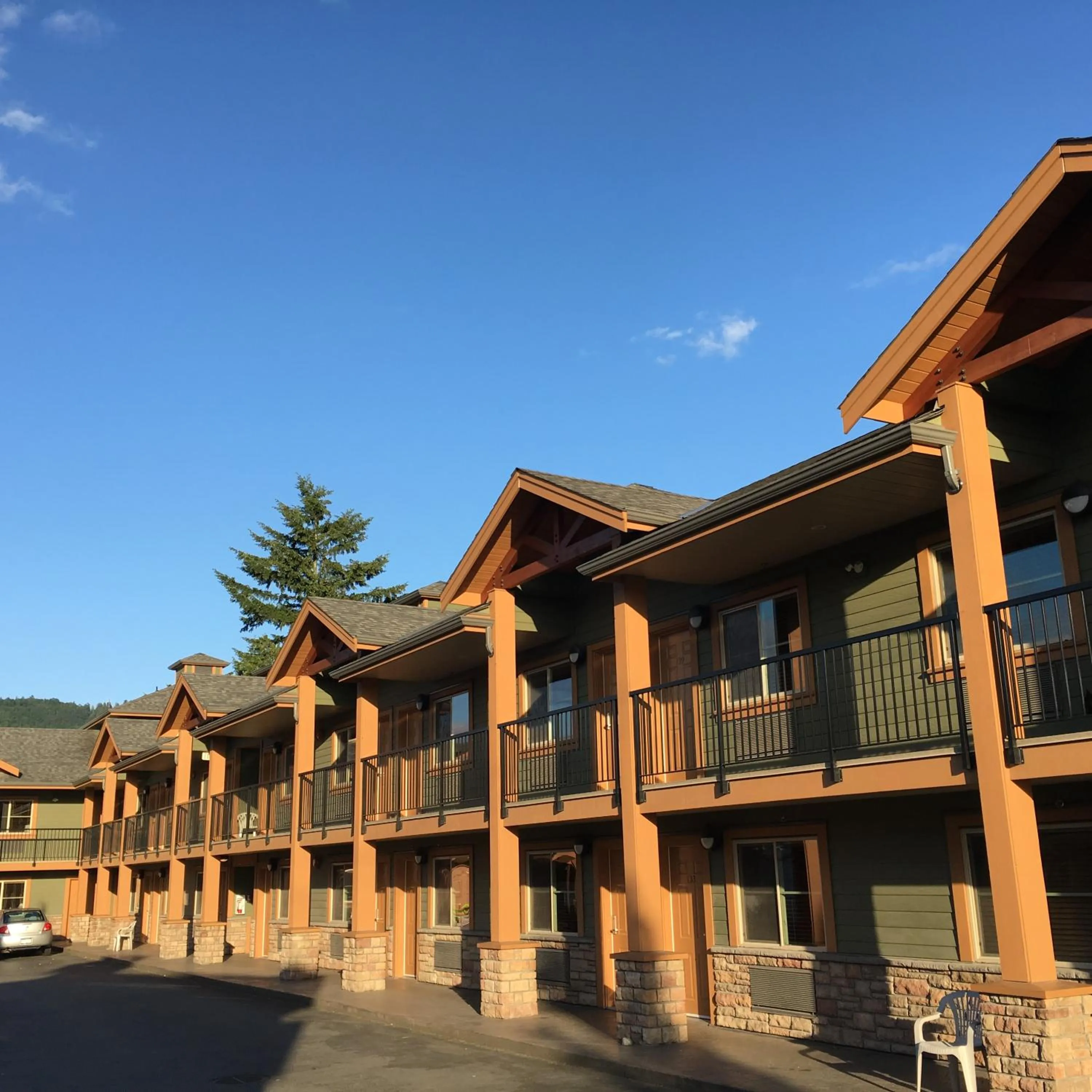 Property building in Vedder River Inn