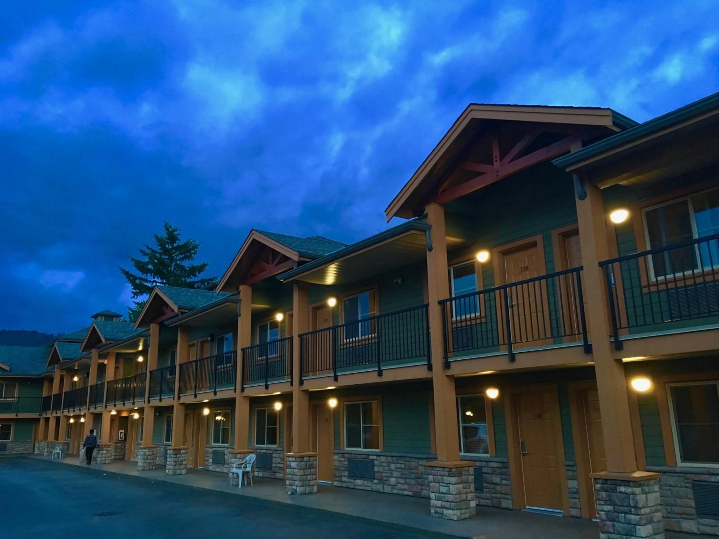 Property building in Vedder River Inn