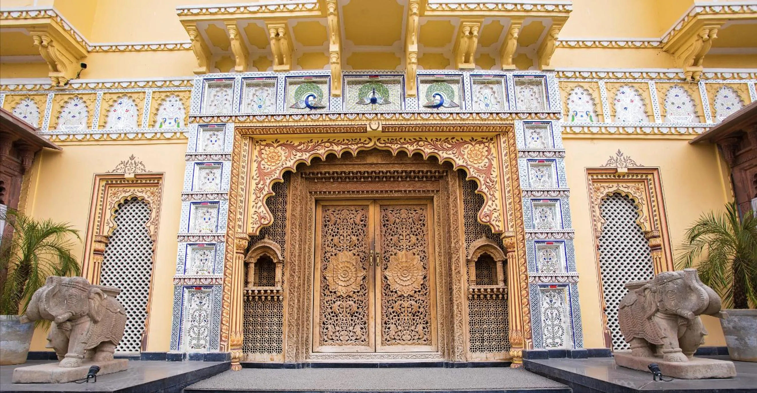 Facade/entrance in Bloom Boutique l Lake Pichola
