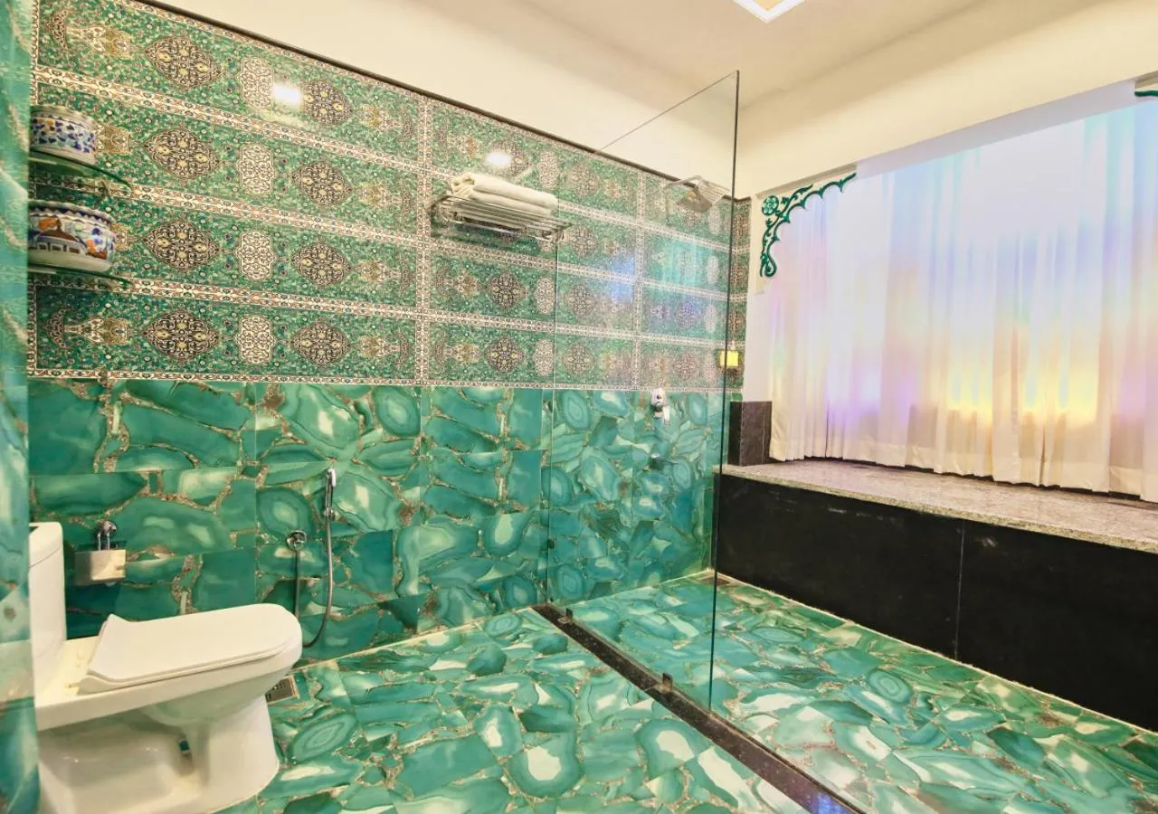 Bathroom in Bloom Boutique l Lake Pichola