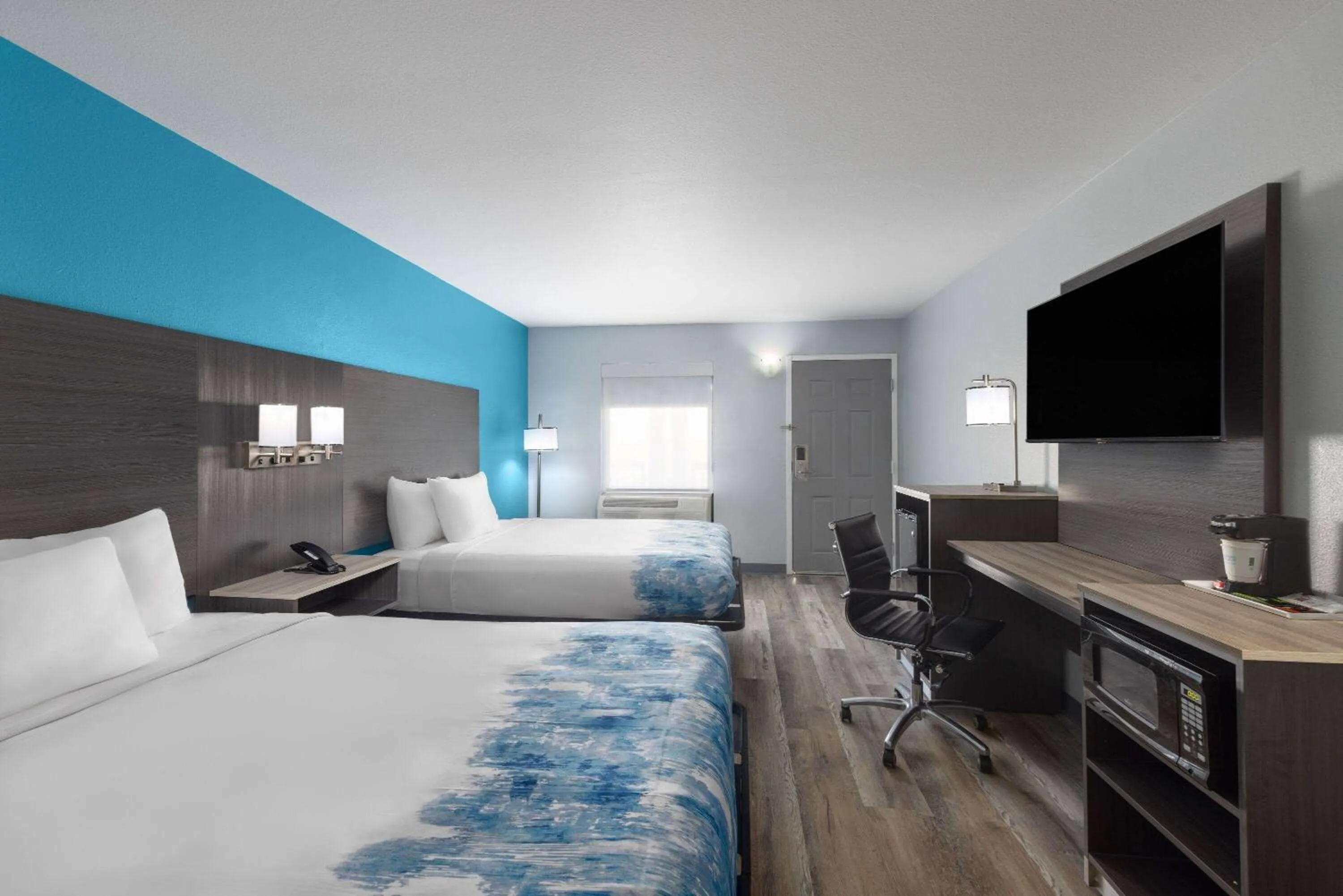 Photo of the whole room, Bed in Baymont by Wyndham Branson Thousand Hills