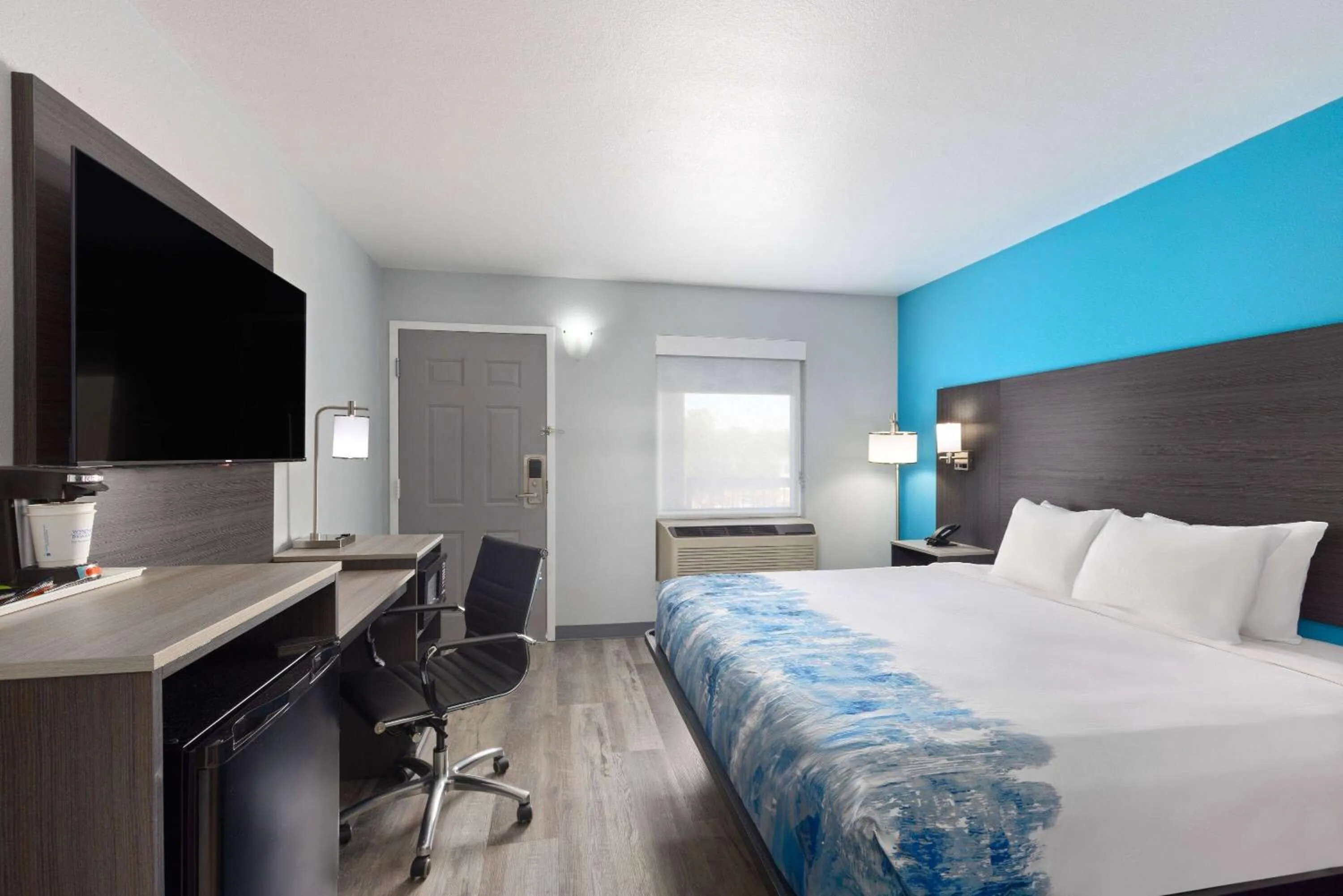 Photo of the whole room, Bed in Baymont by Wyndham Branson Thousand Hills