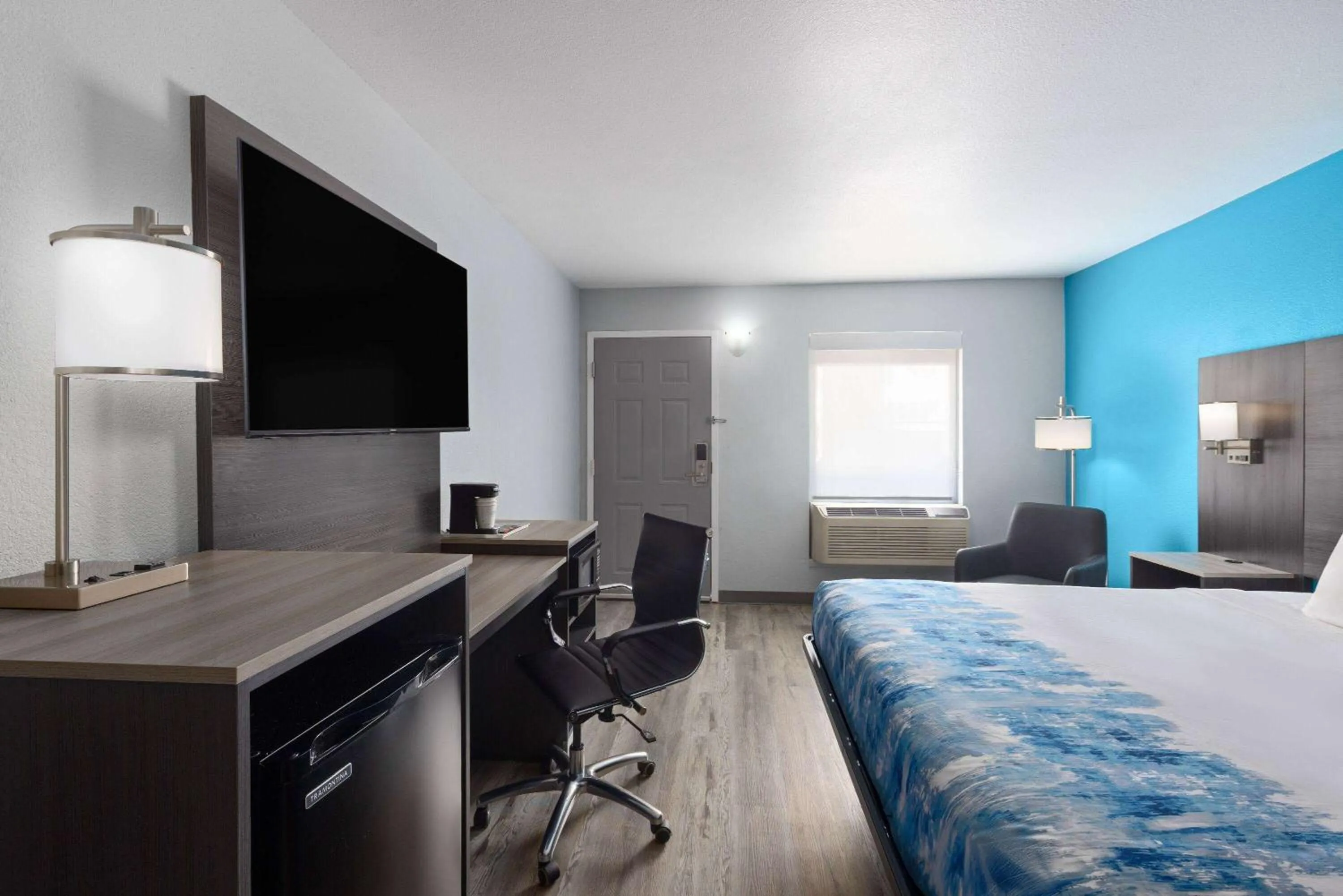 Bath, Bed in Baymont by Wyndham Branson Thousand Hills