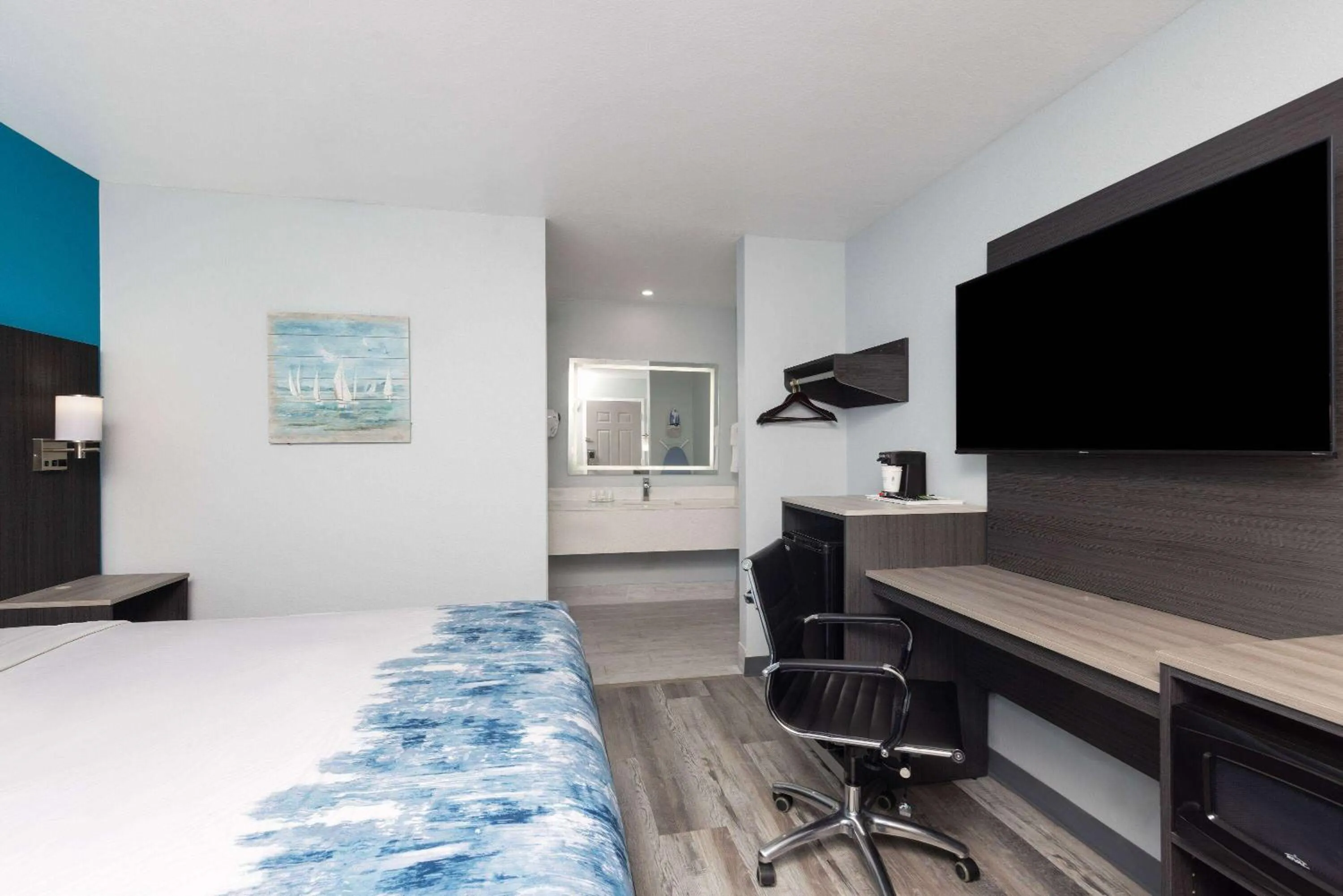 Photo of the whole room in Baymont by Wyndham Branson Thousand Hills