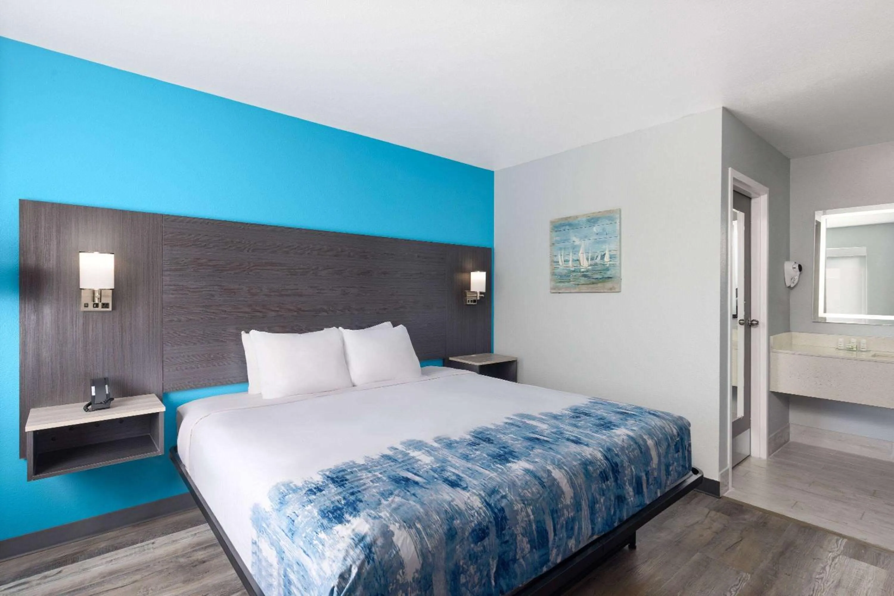 Photo of the whole room, Bed in Baymont by Wyndham Branson Thousand Hills