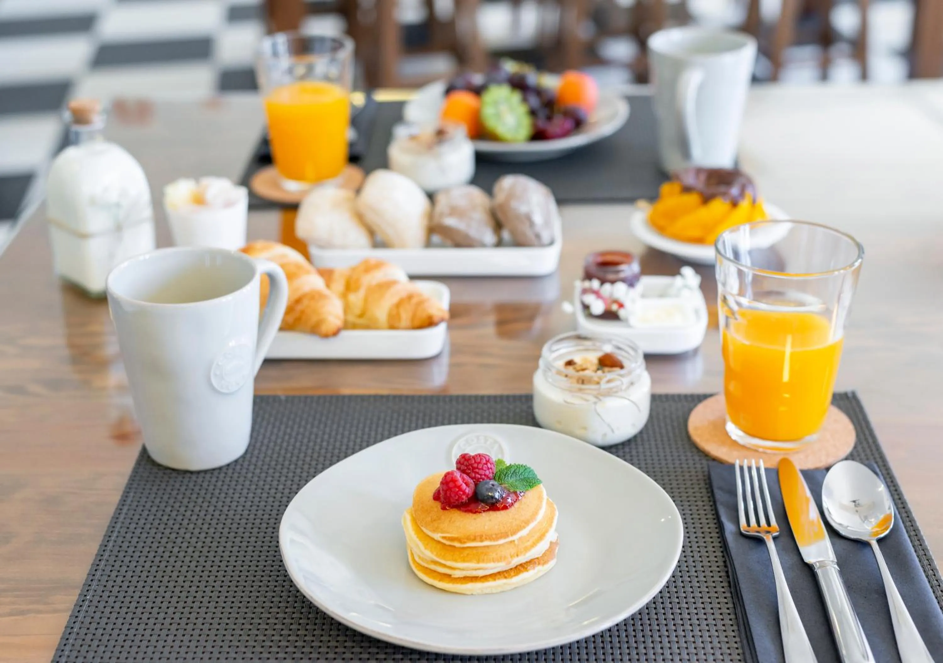 Breakfast in Oporto Street Fonte Taurina - Riverfront Suites