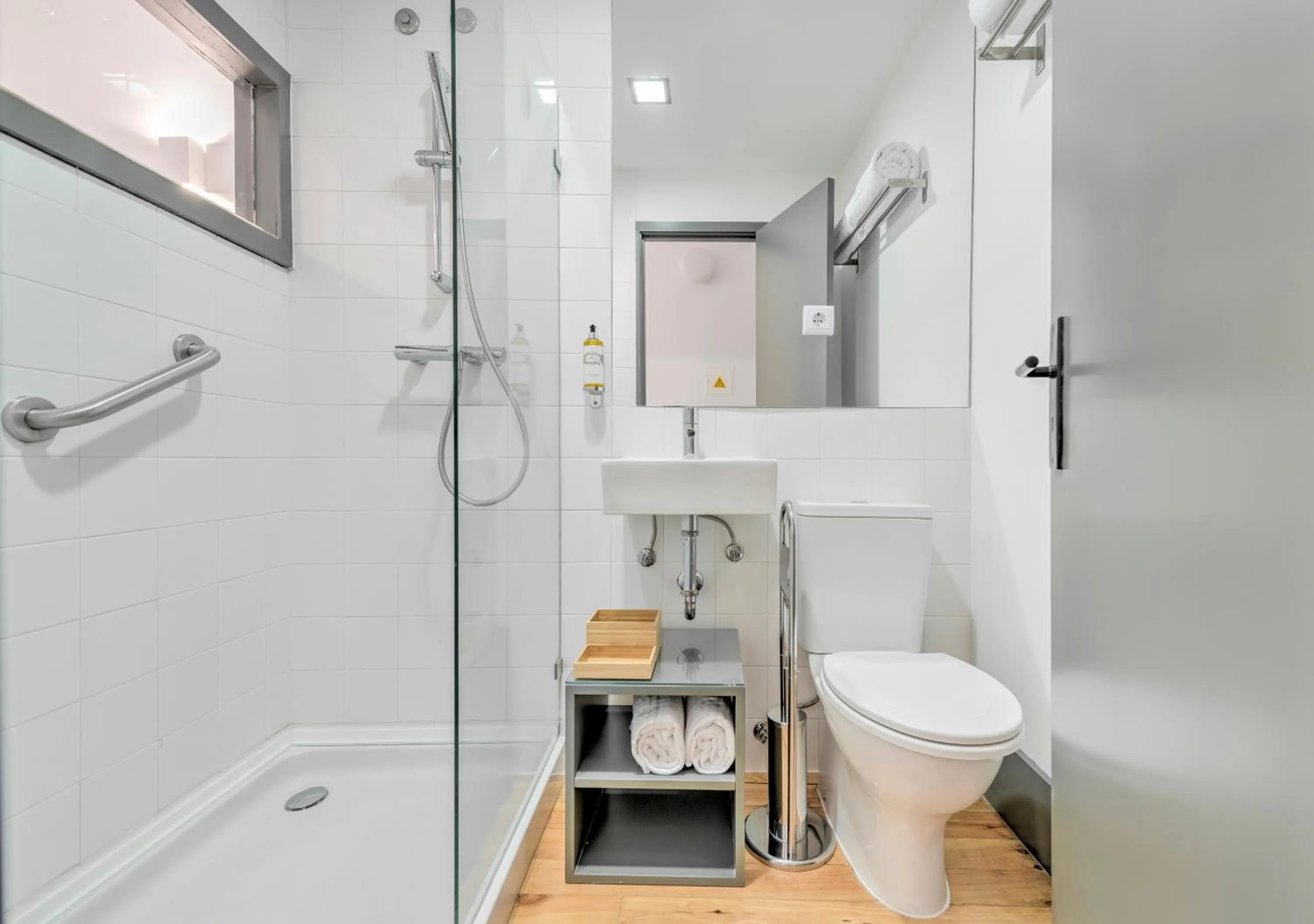 Bathroom in Oporto Street Fonte Taurina - Riverfront Suites