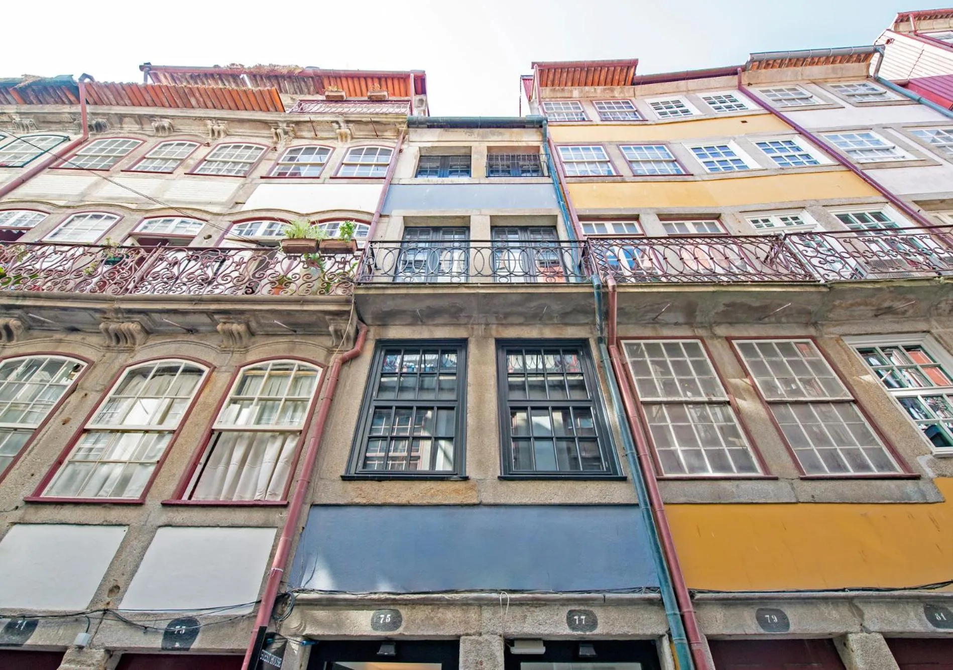 Property building in Oporto Street Fonte Taurina - Riverfront Suites