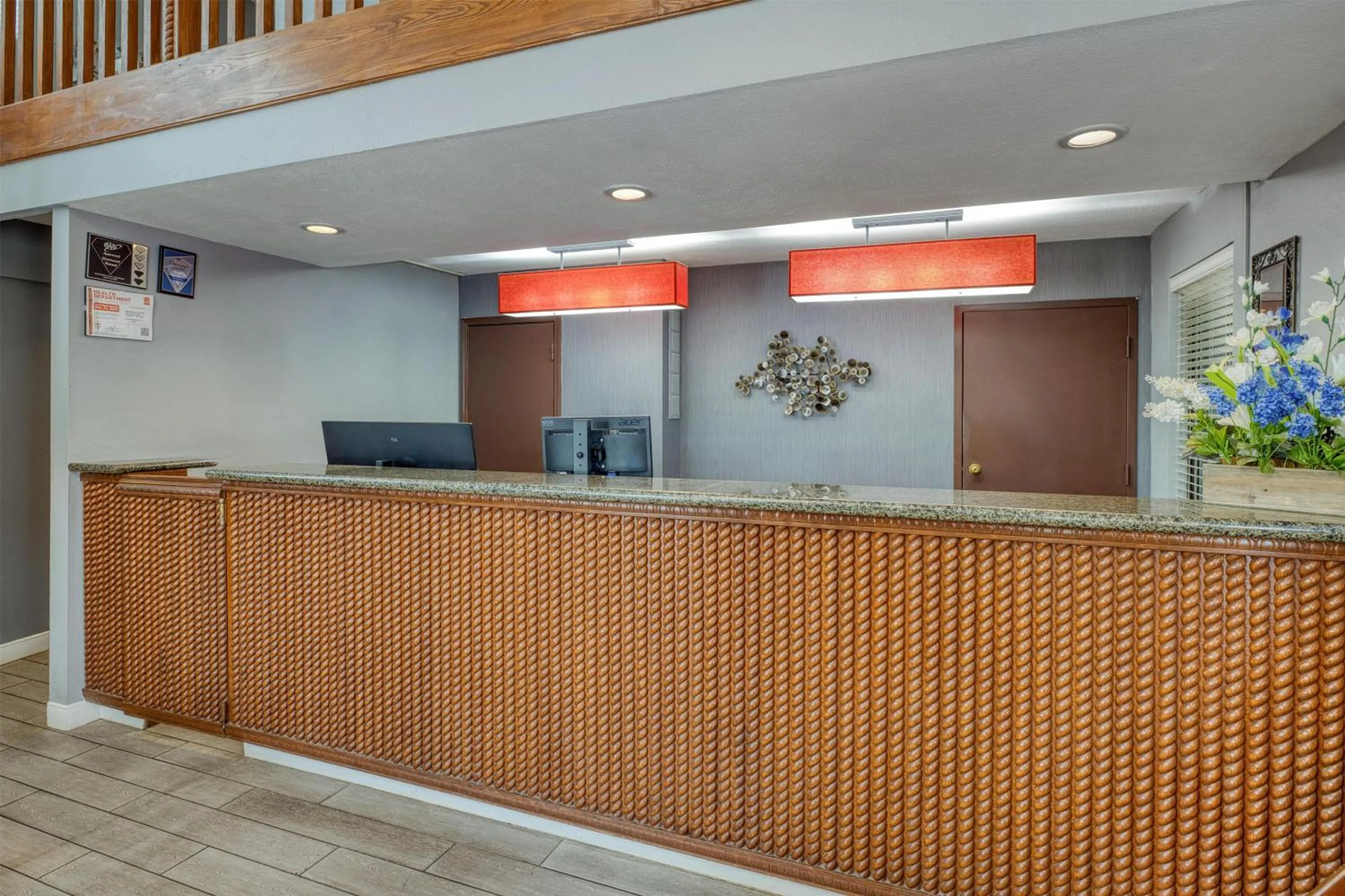 Lobby or reception in SureStay by Best Western Kansas City Country Inn North