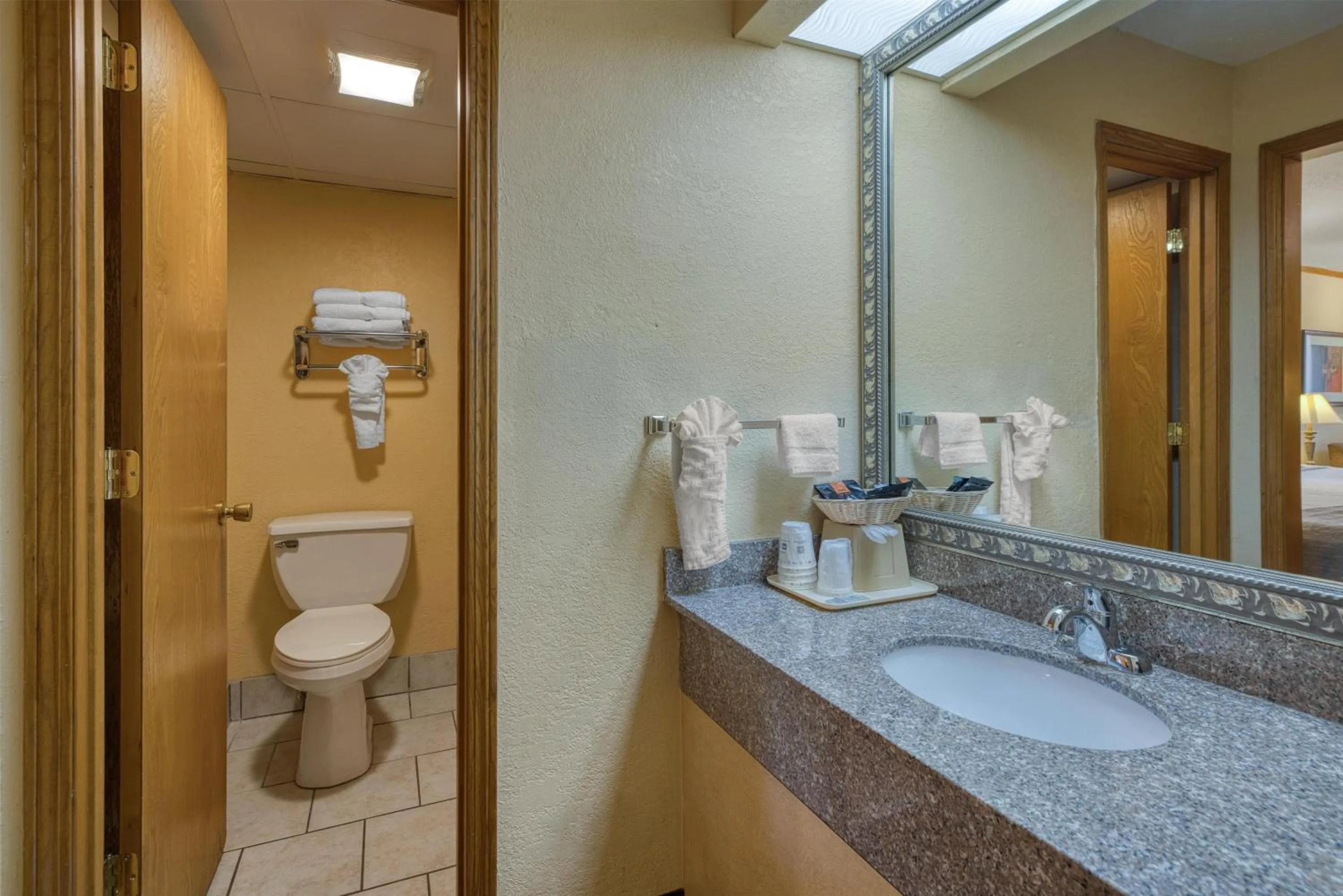 Bathroom in SureStay by Best Western Kansas City Country Inn North