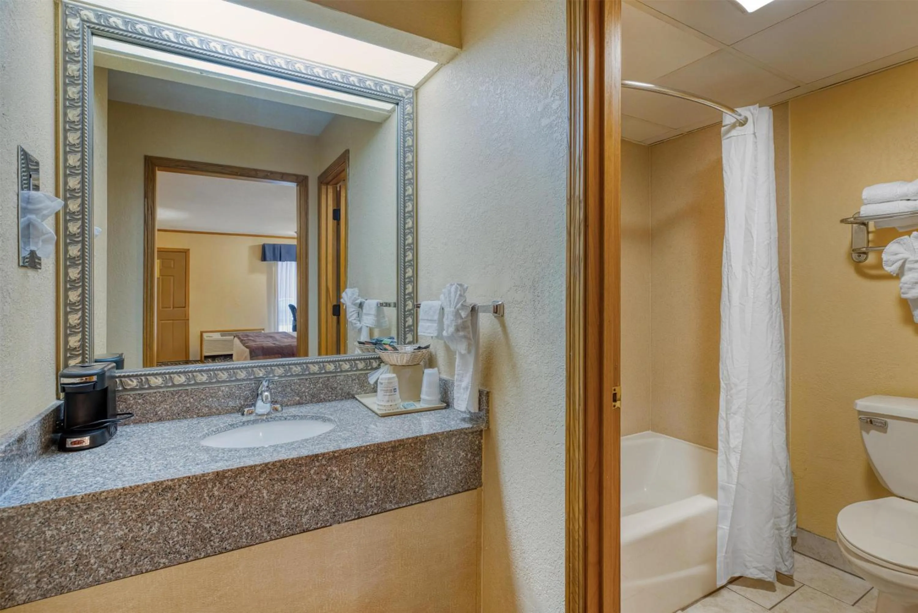 Bathroom in SureStay by Best Western Kansas City Country Inn North