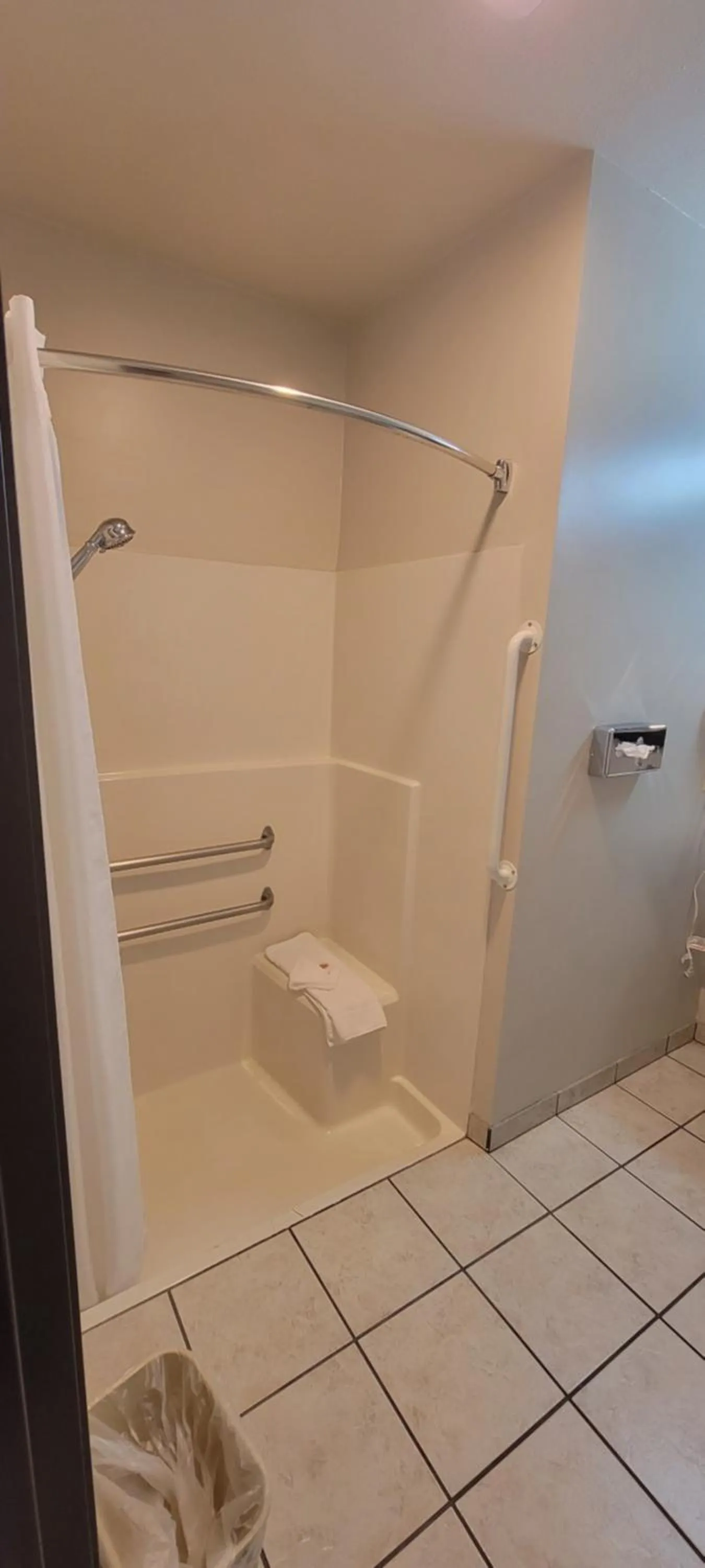 Bathroom in The Oakhurst Inn at Yosemite