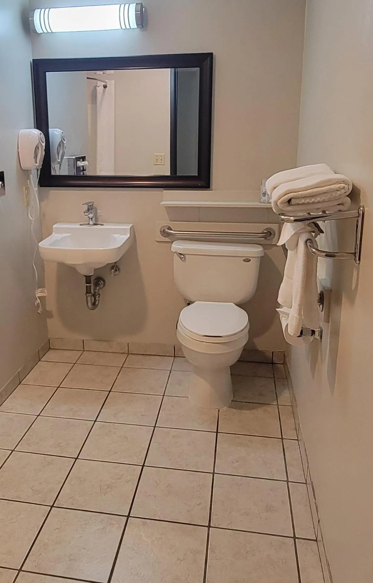 Bathroom in The Oakhurst Inn at Yosemite