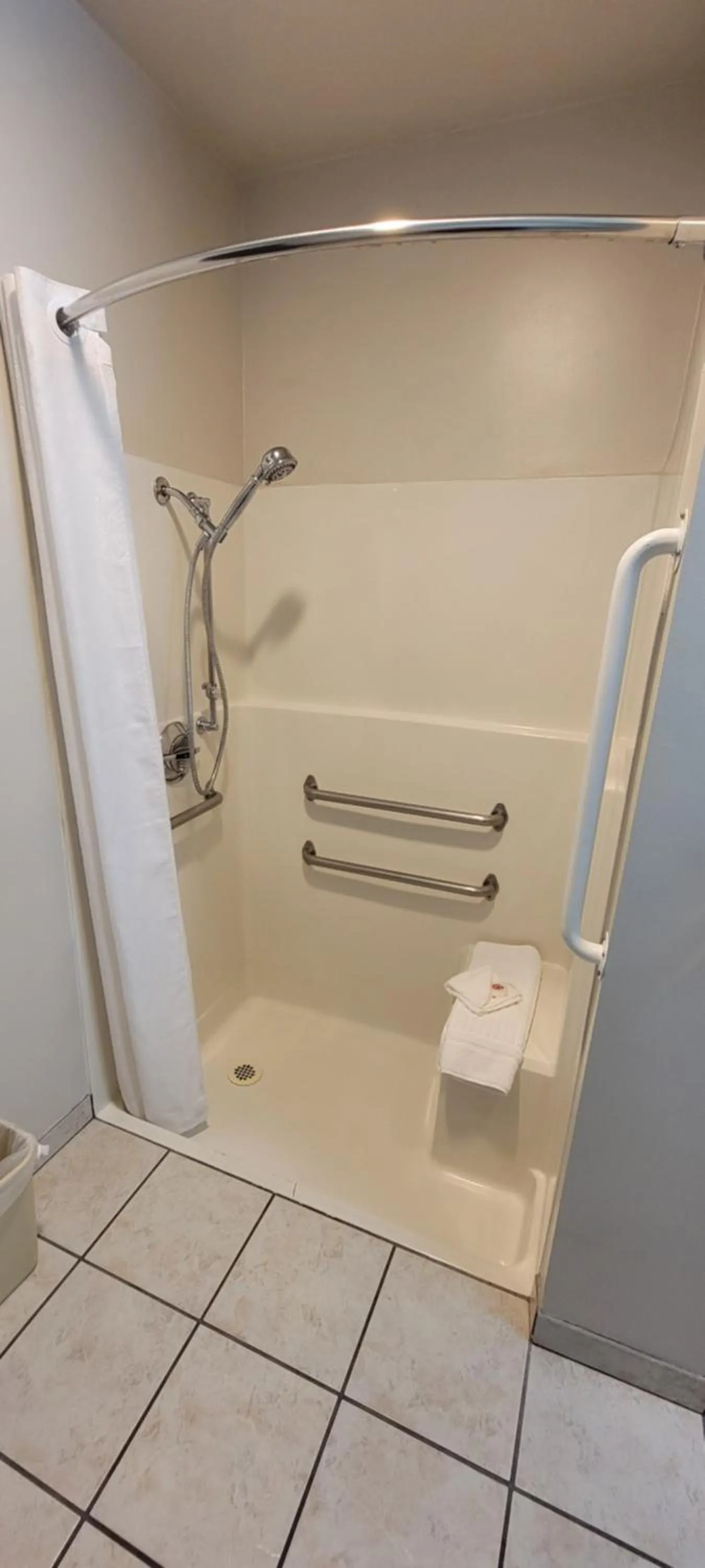 Bathroom in The Oakhurst Inn at Yosemite