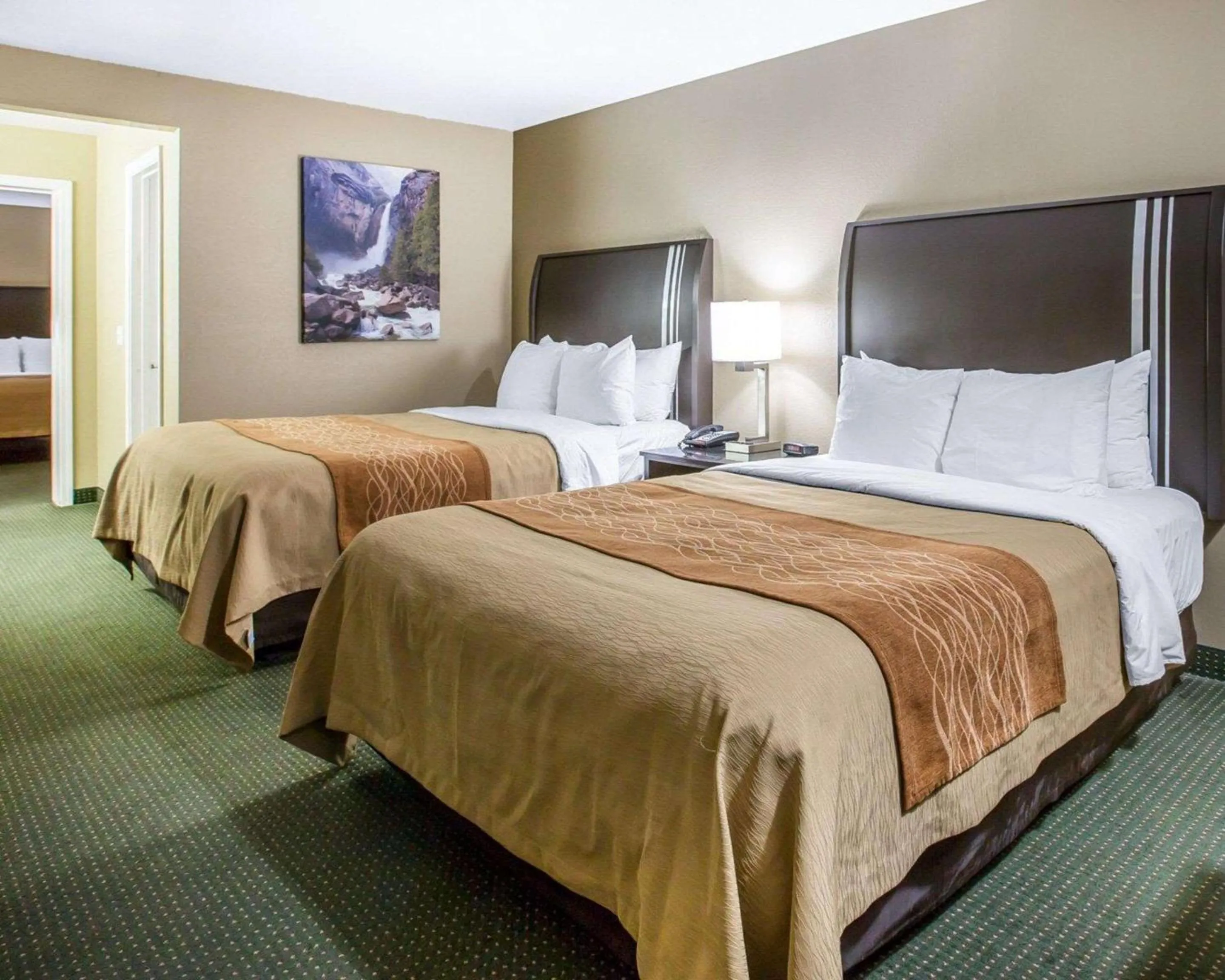 Photo of the whole room in The Oakhurst Inn at Yosemite