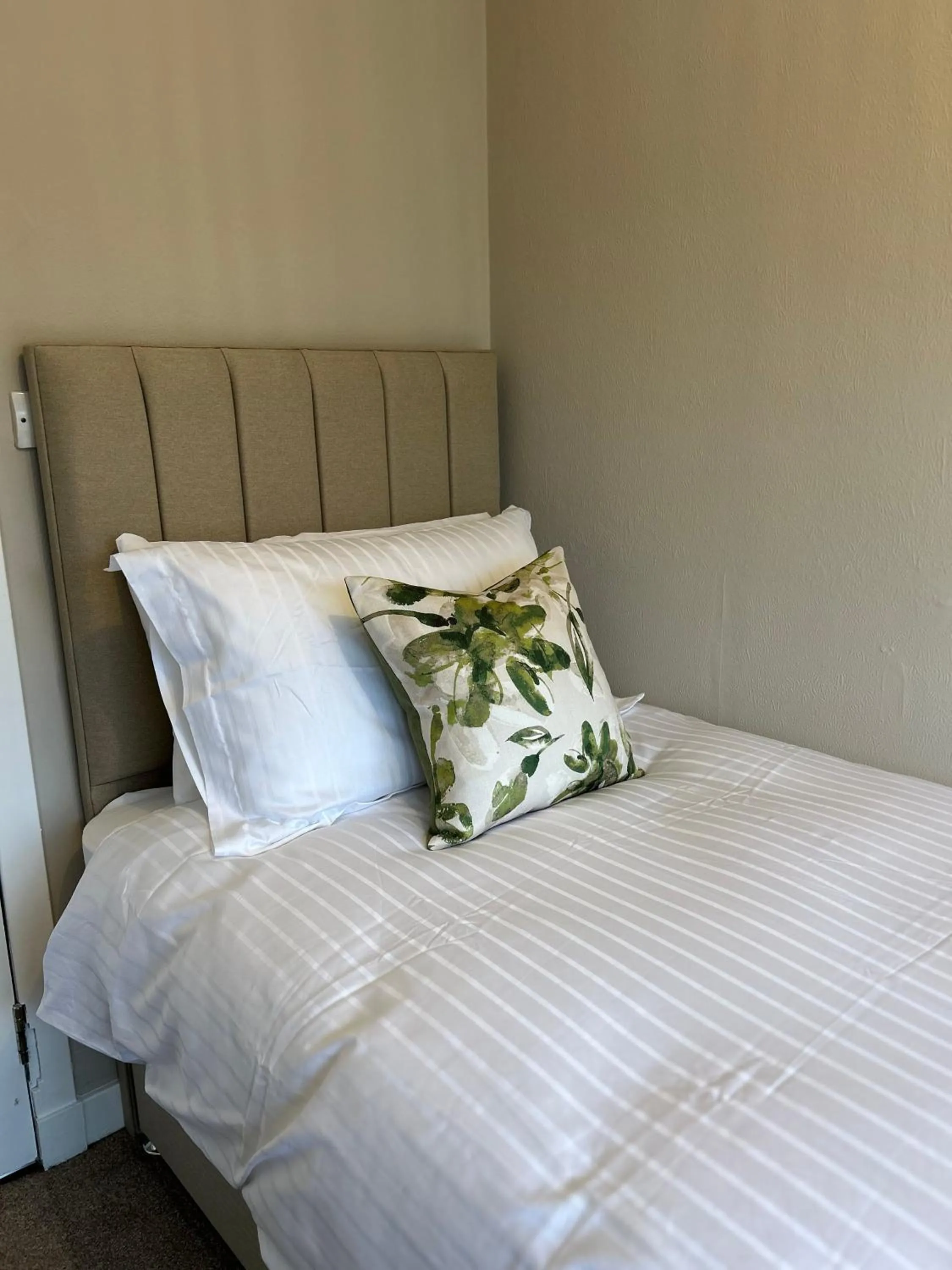 Bed in Crookston Hotel