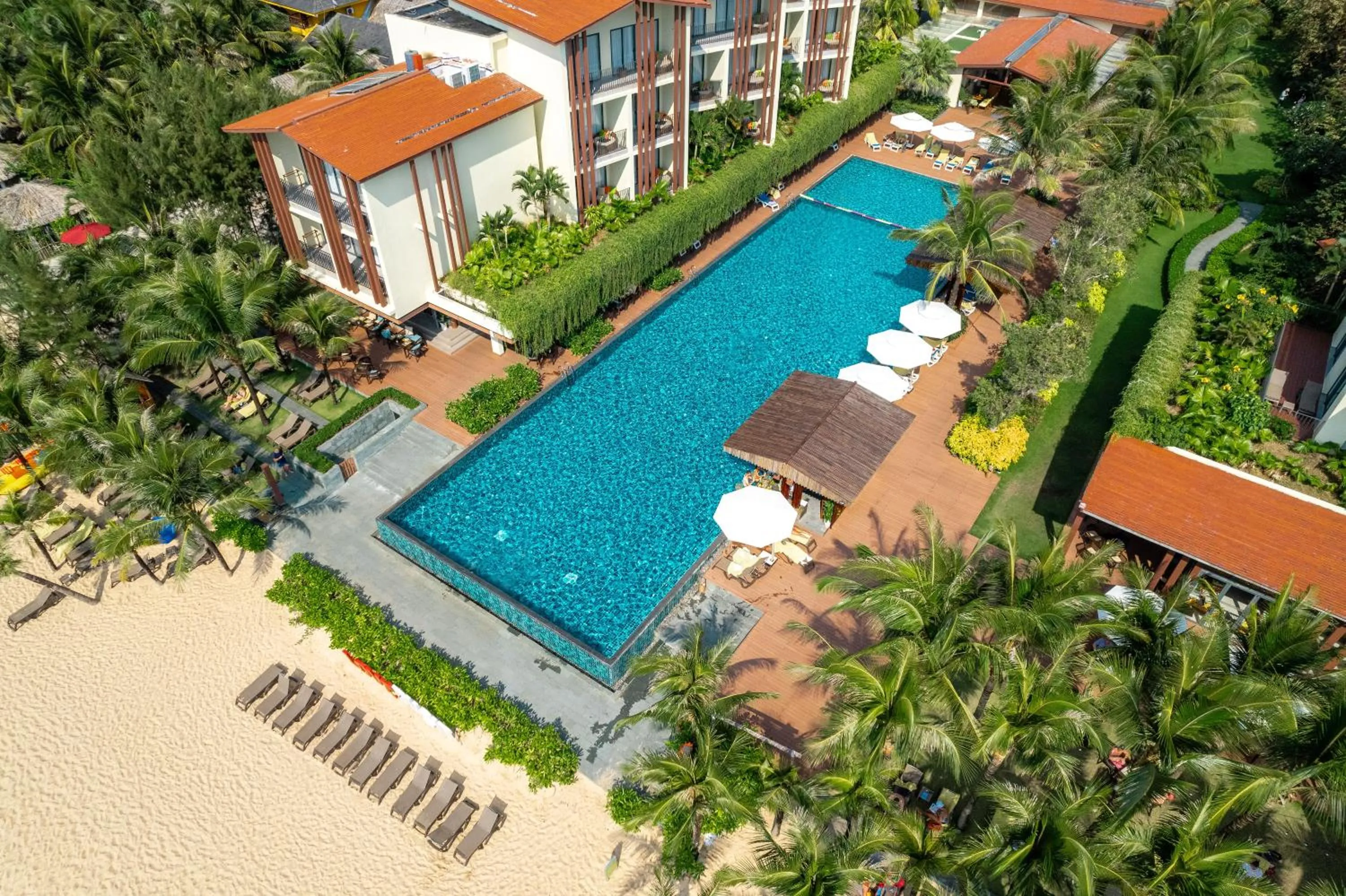 Swimming pool in Dusit Princess Moonrise Beach Resort