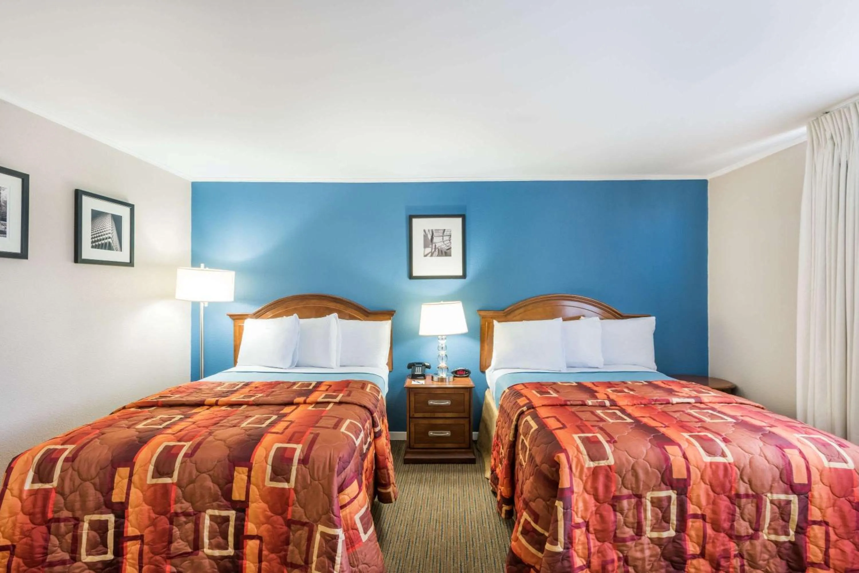 Bedroom, Bed in Travelodge by Wyndham Aberdeen