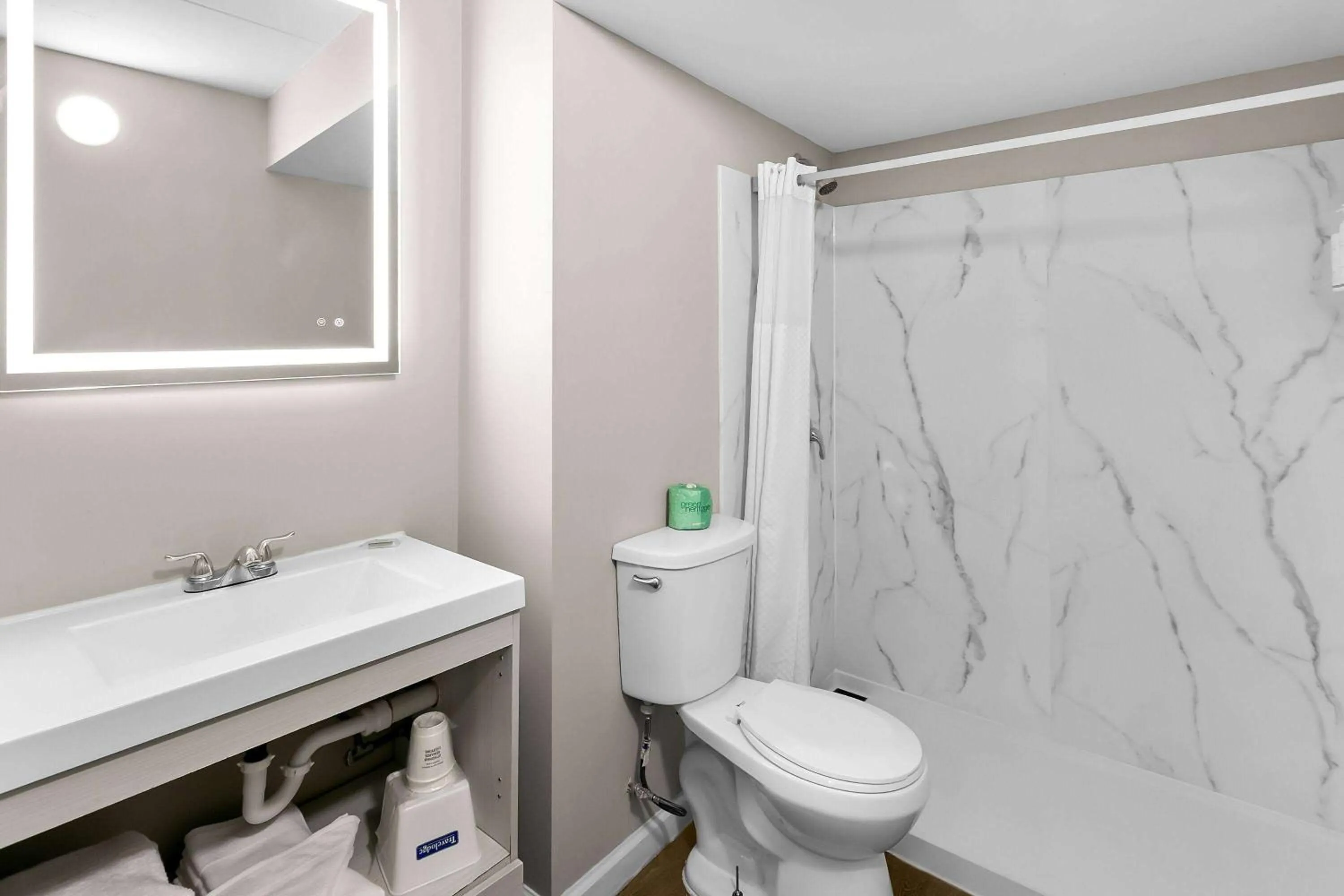 Bathroom in Travelodge by Wyndham Aberdeen