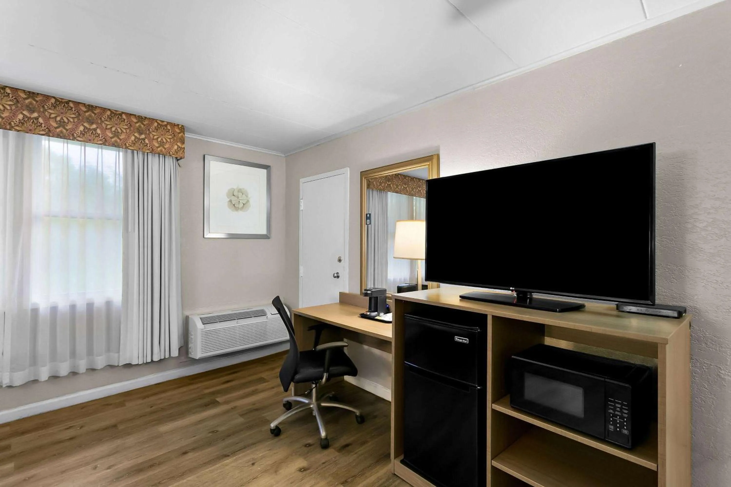 Bed in Travelodge by Wyndham Aberdeen