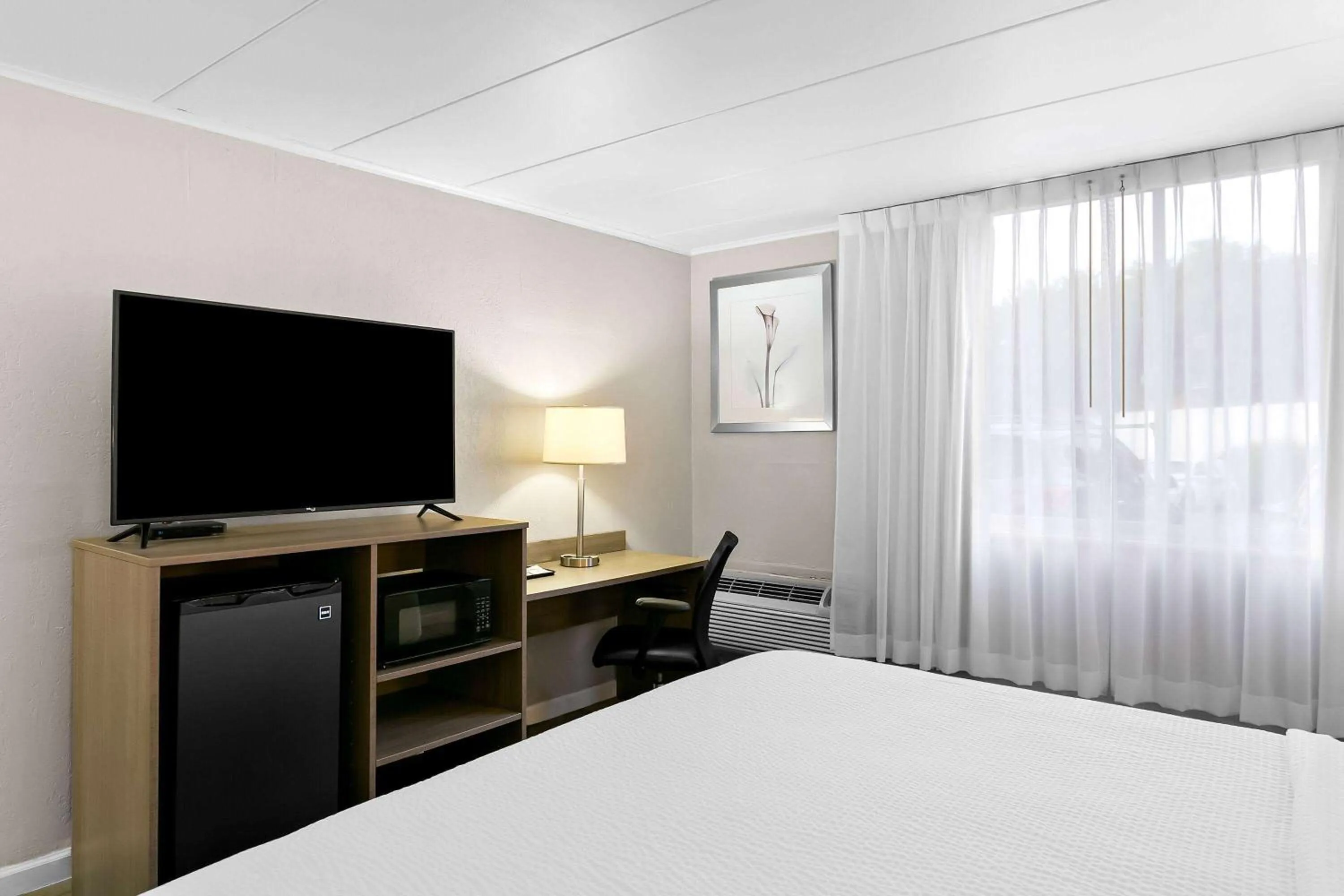 Bed in Travelodge by Wyndham Aberdeen