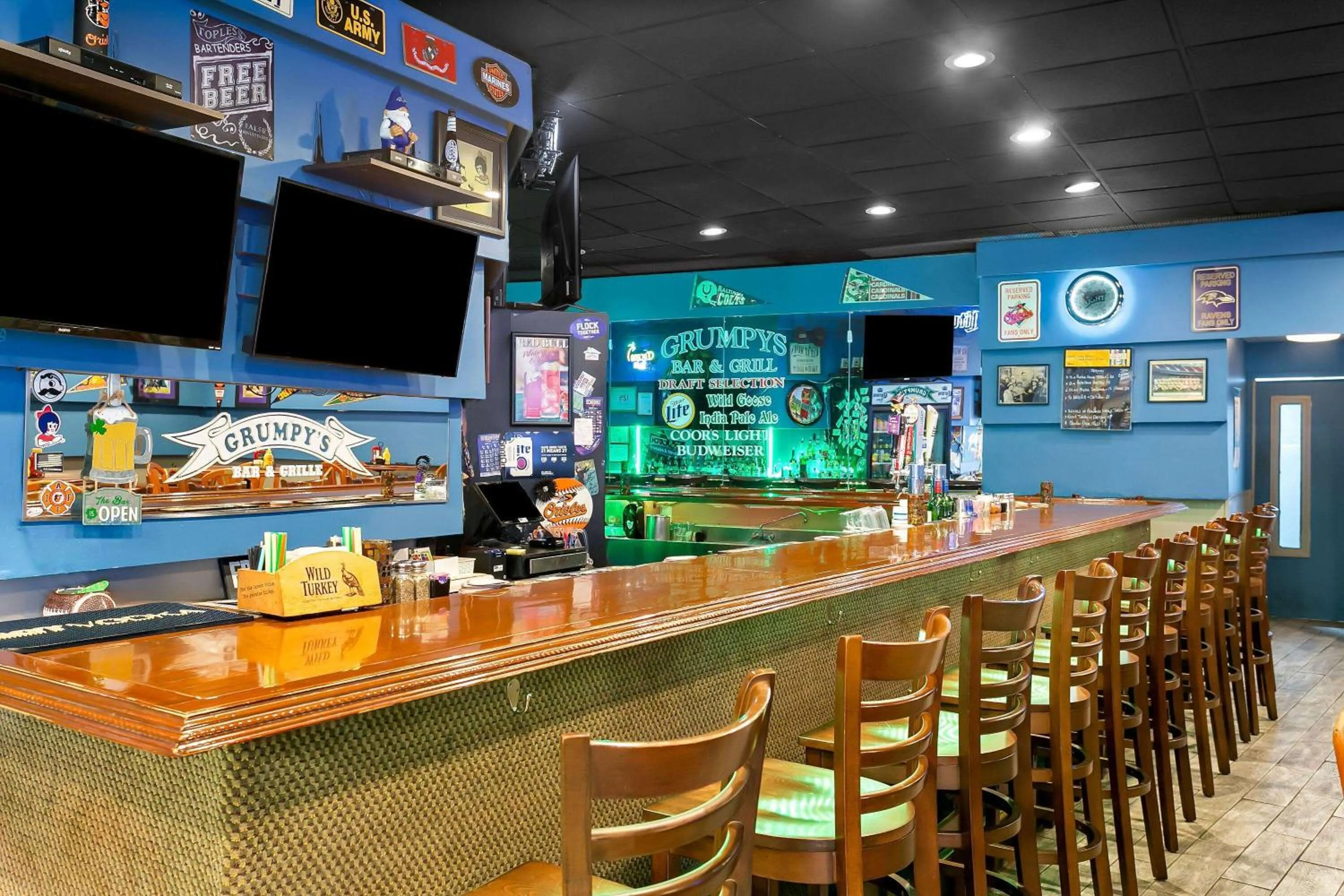 Lounge or bar in Travelodge by Wyndham Aberdeen