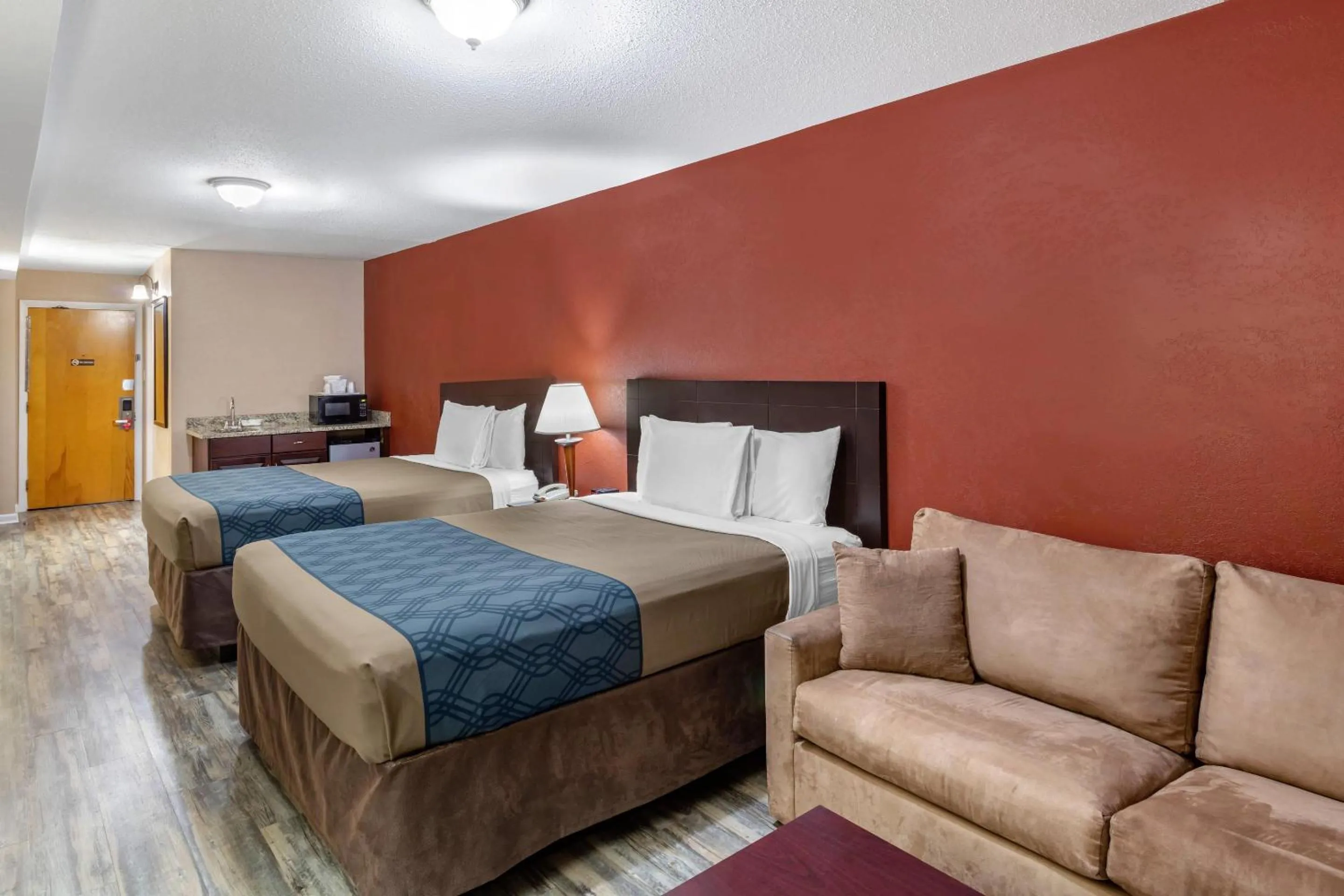 Bedroom in Econo Lodge Inn & Suites Old Saybrook - Westbrook