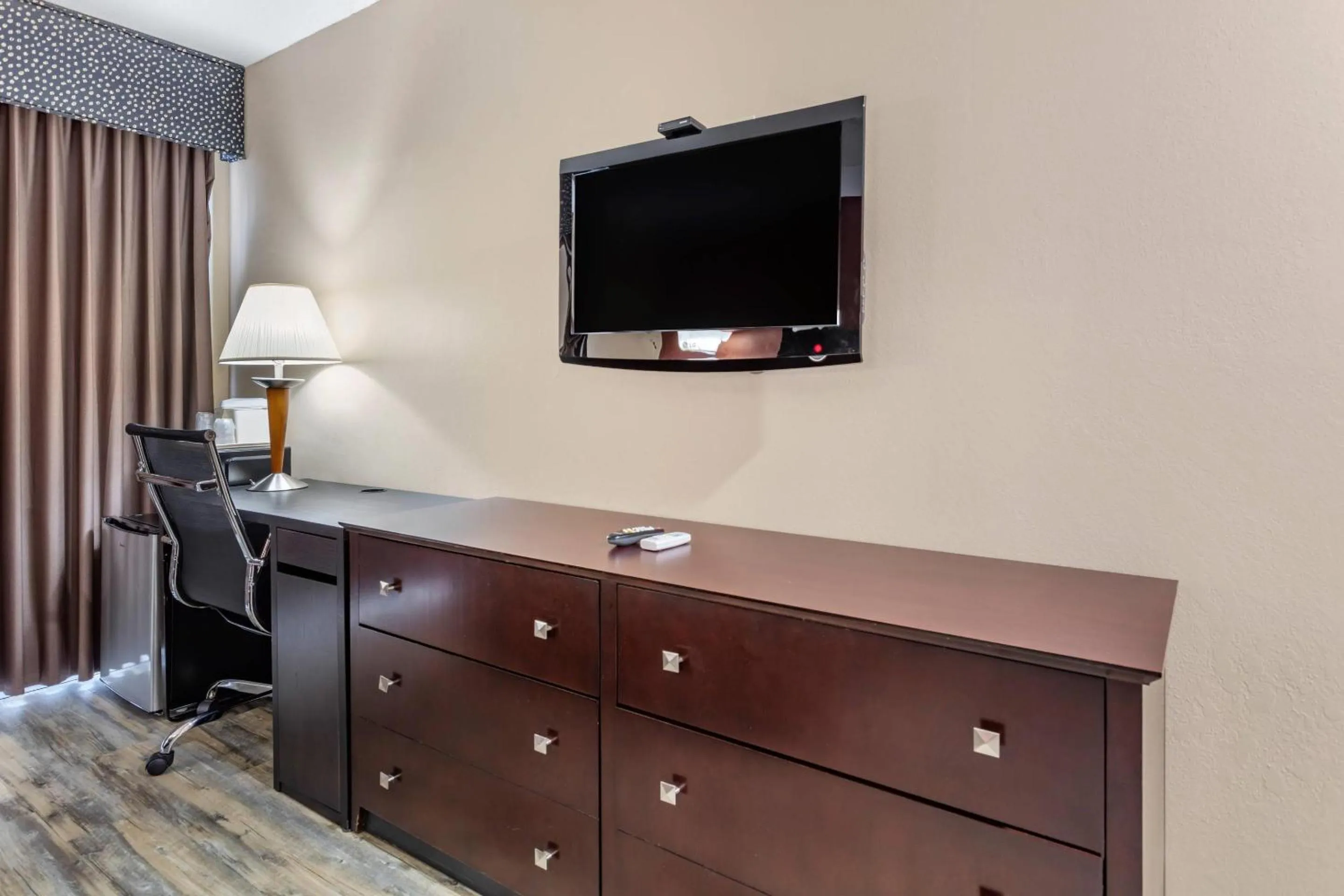 Bedroom in Econo Lodge Inn & Suites Old Saybrook - Westbrook