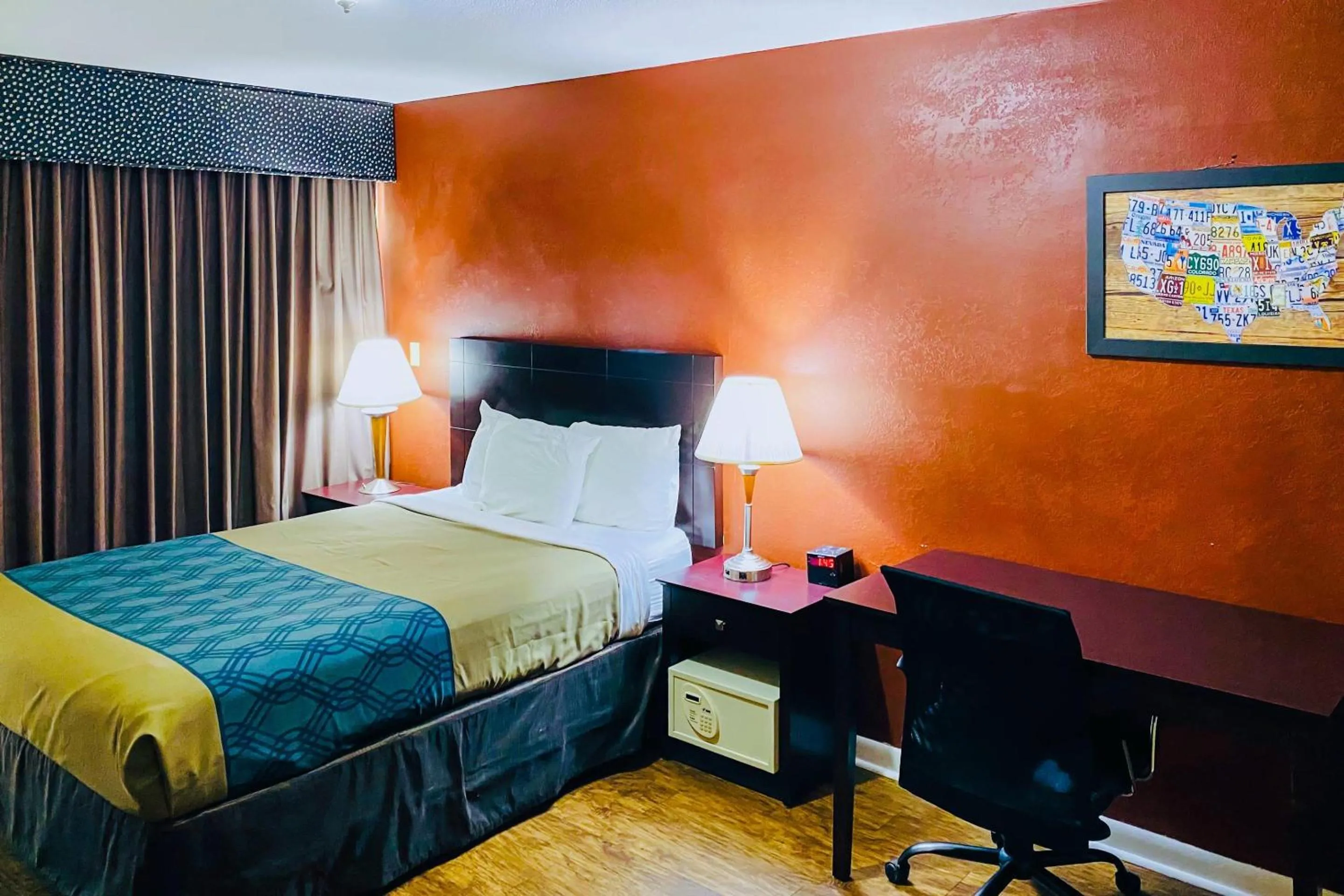 Bedroom in Econo Lodge Inn & Suites Old Saybrook - Westbrook