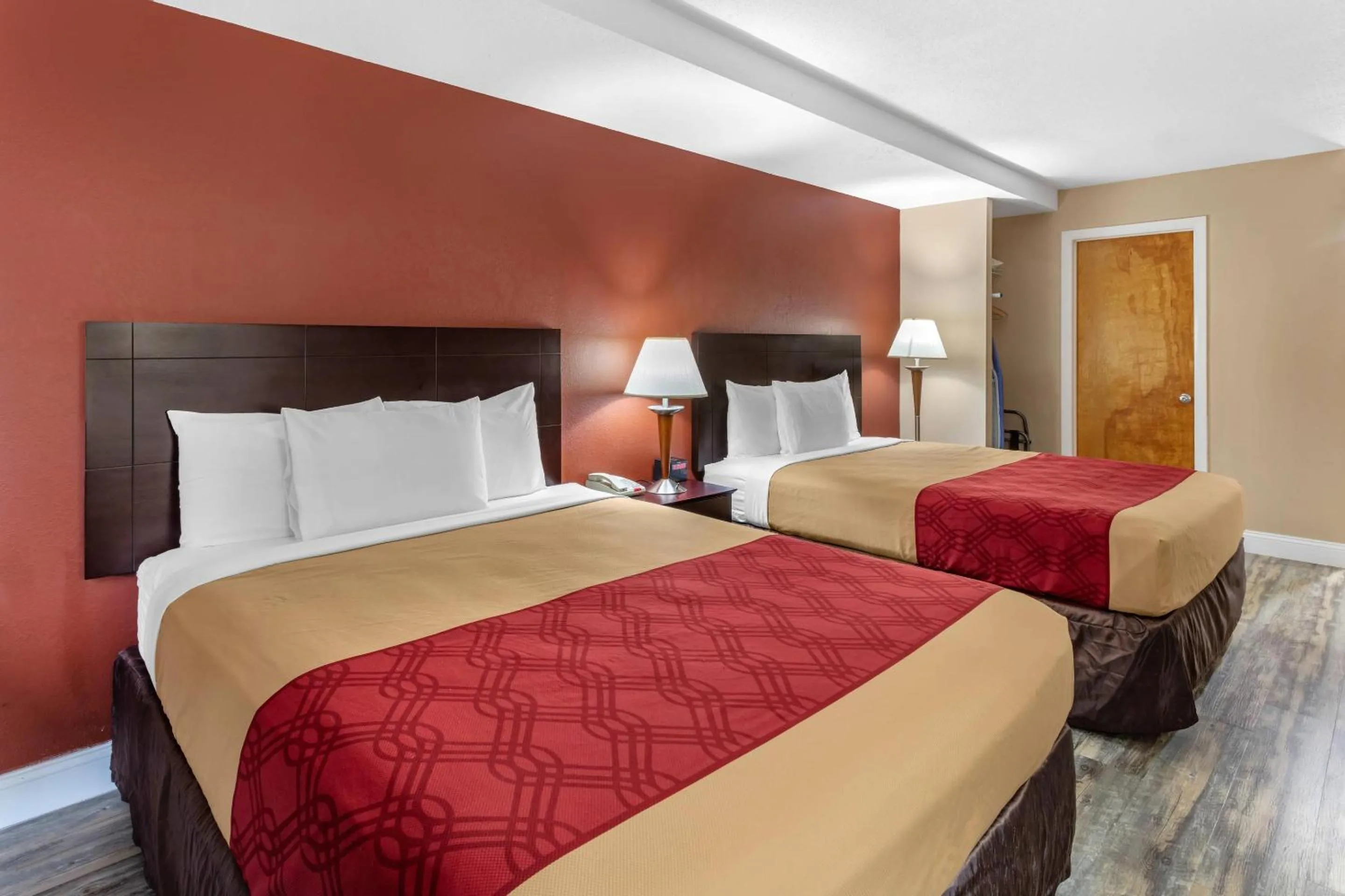 Bedroom in Econo Lodge Inn & Suites Old Saybrook - Westbrook