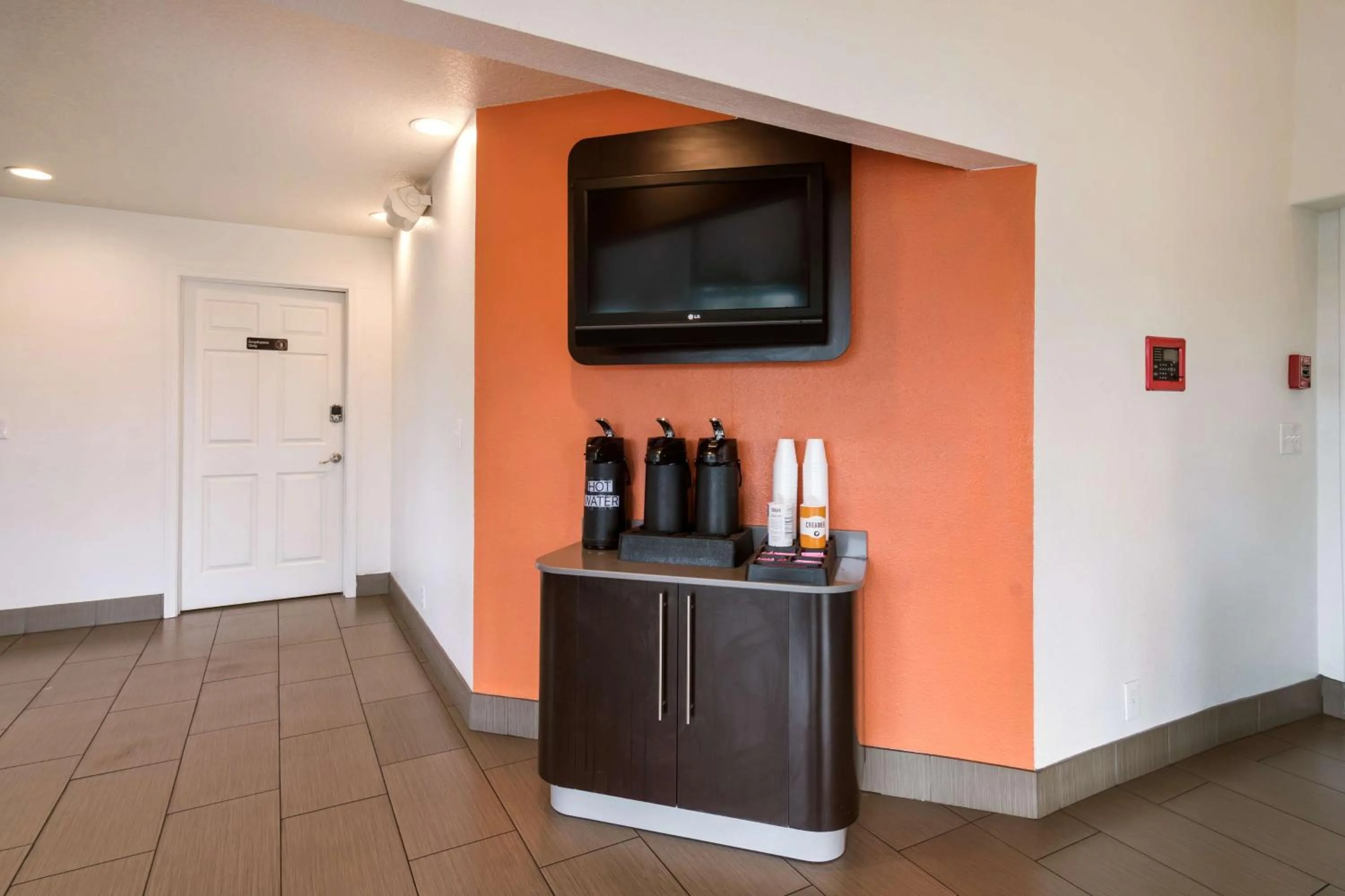 TV and multimedia in Motel 6-Vancouver, WA