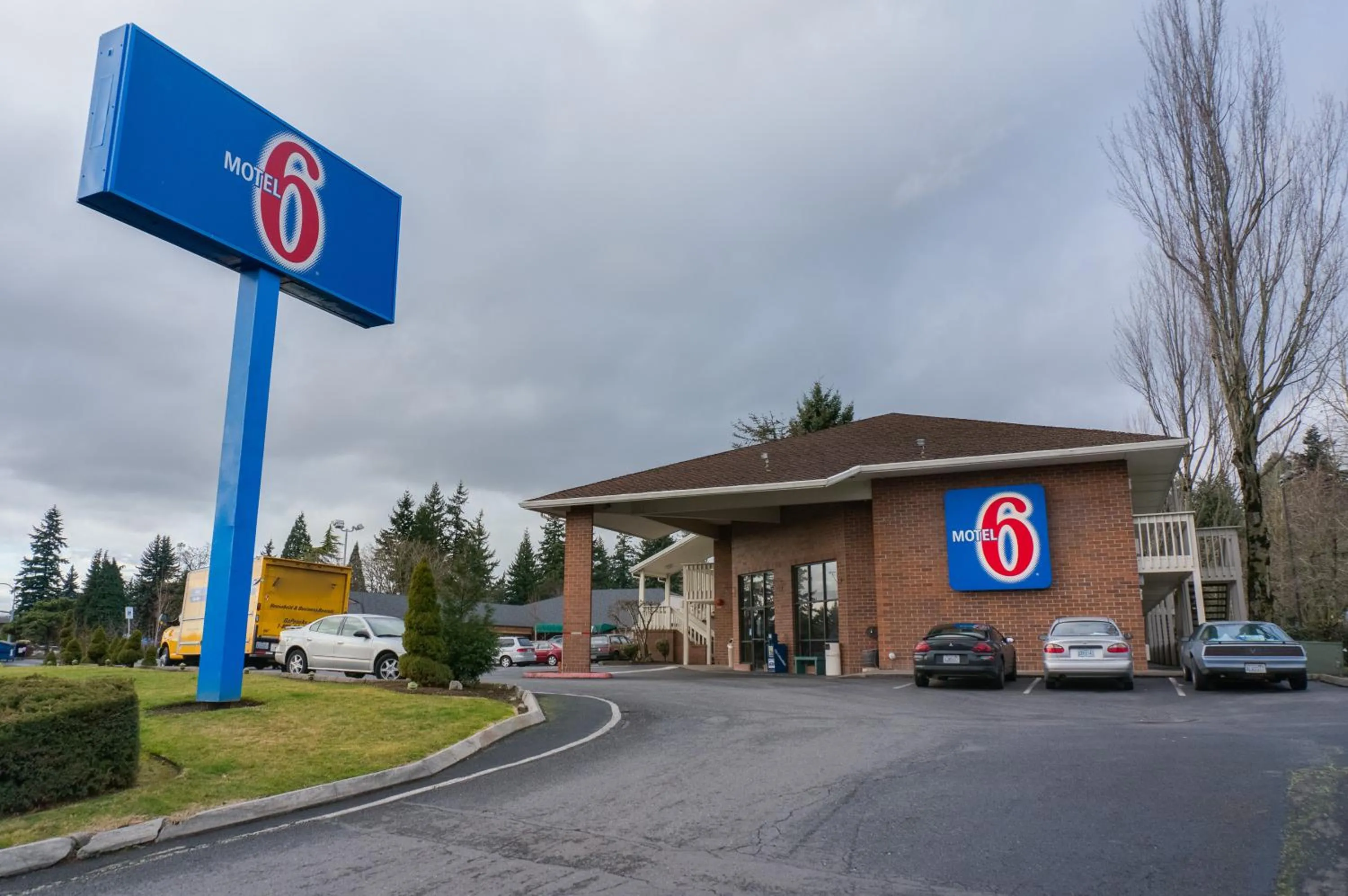 Facade/entrance in Motel 6-Vancouver, WA