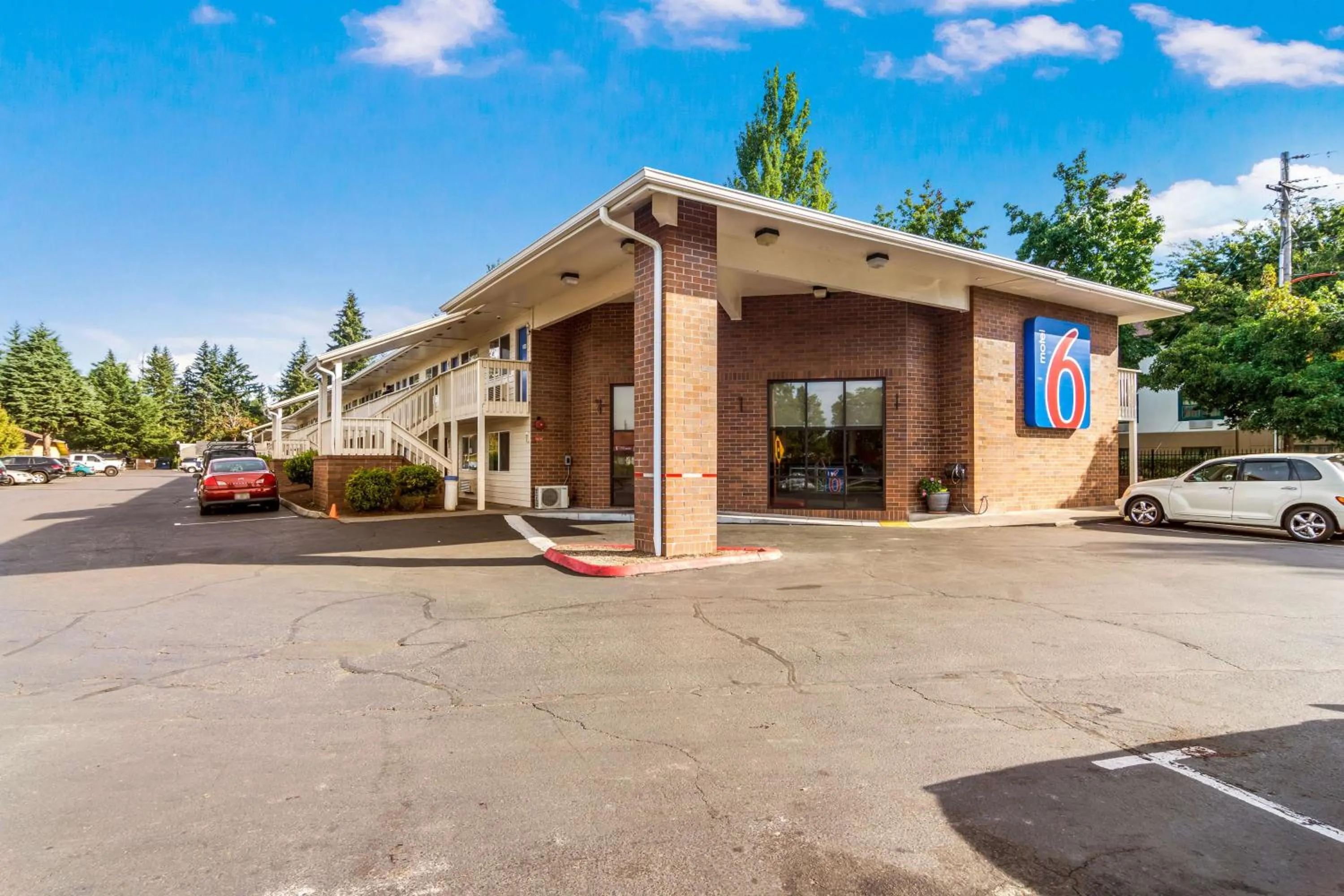 Property building in Motel 6-Vancouver, WA