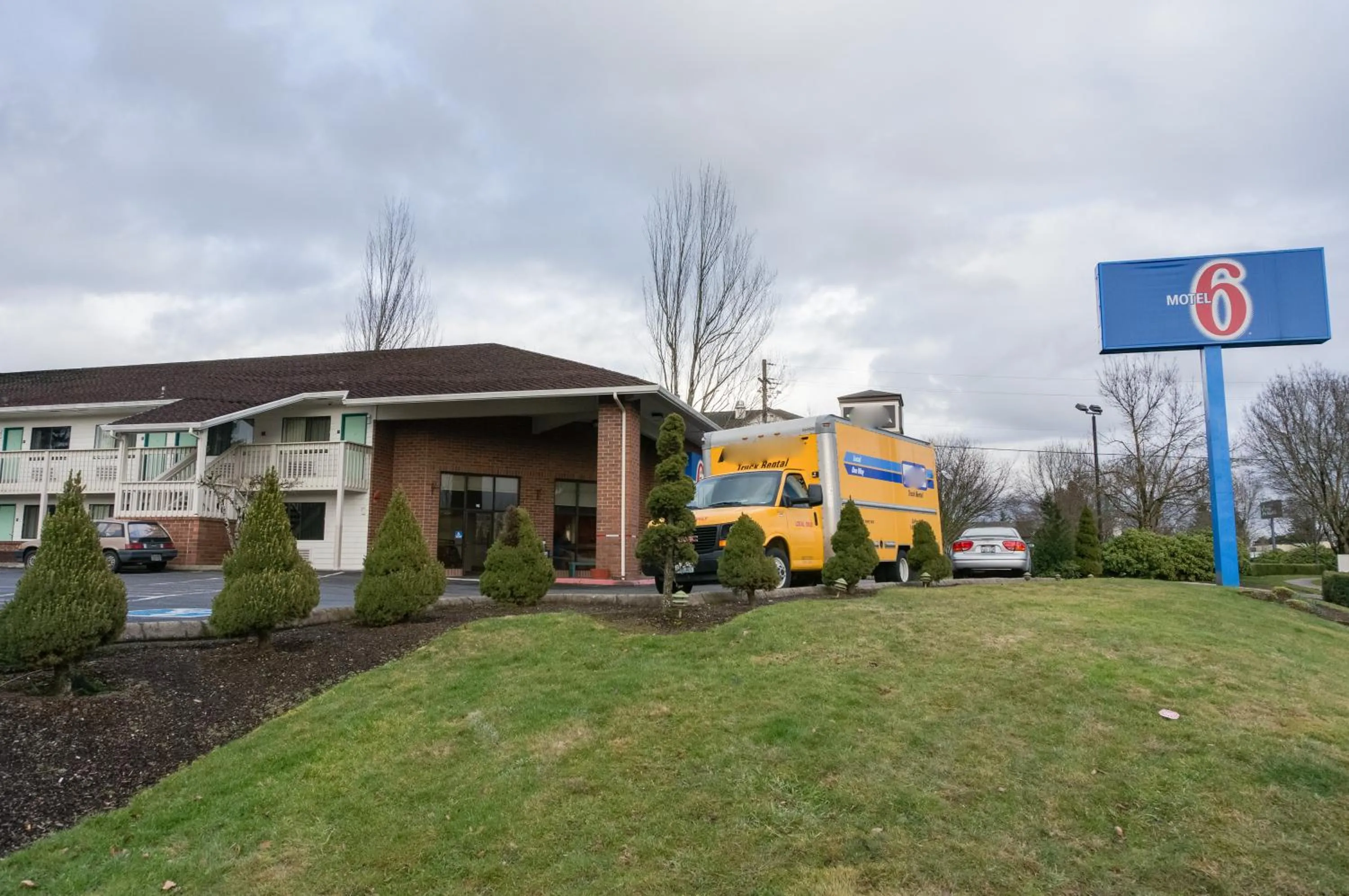 Facade/entrance in Motel 6-Vancouver, WA