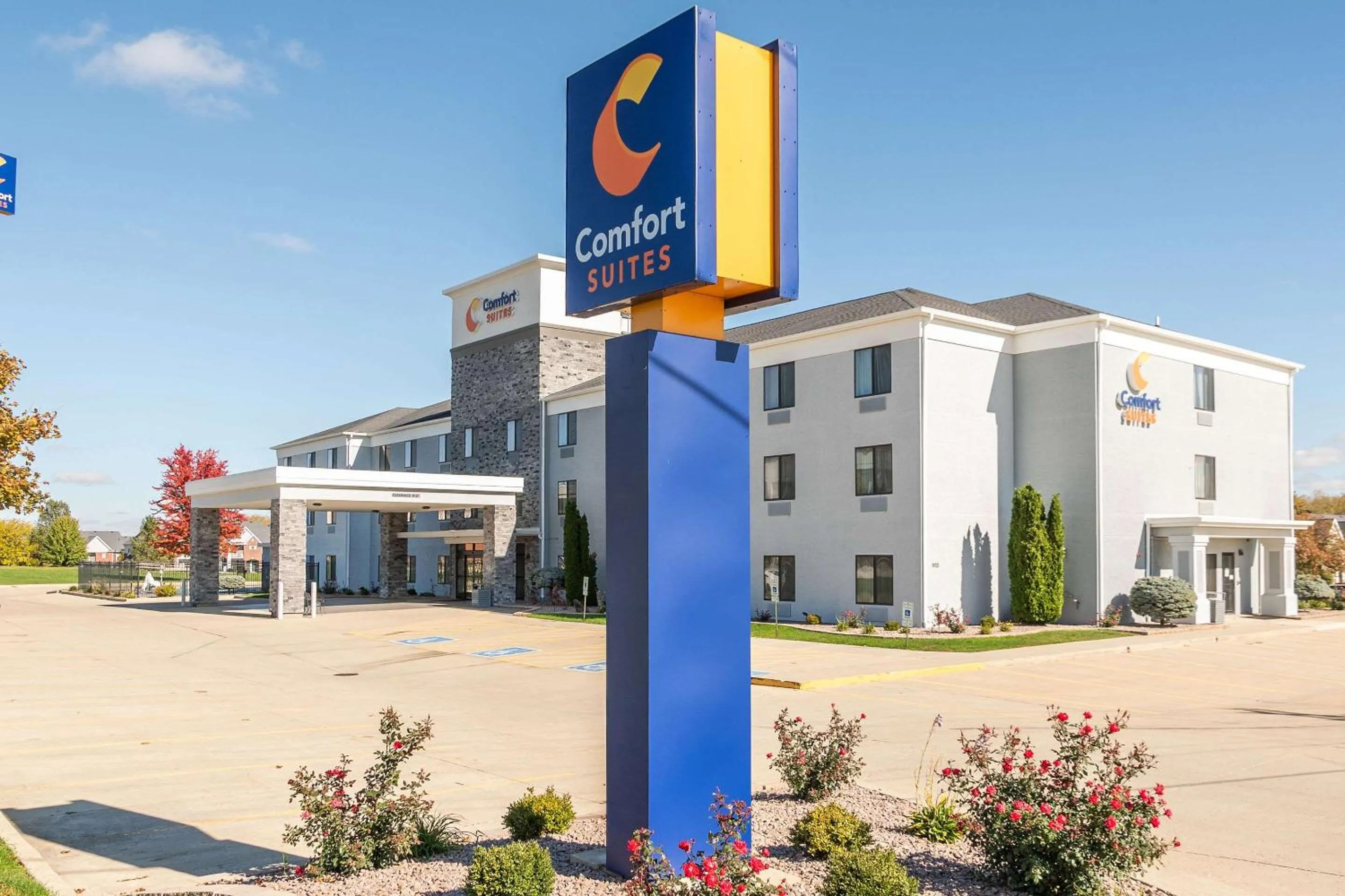 Property building in Comfort Suites Bloomington I-55 and I-74