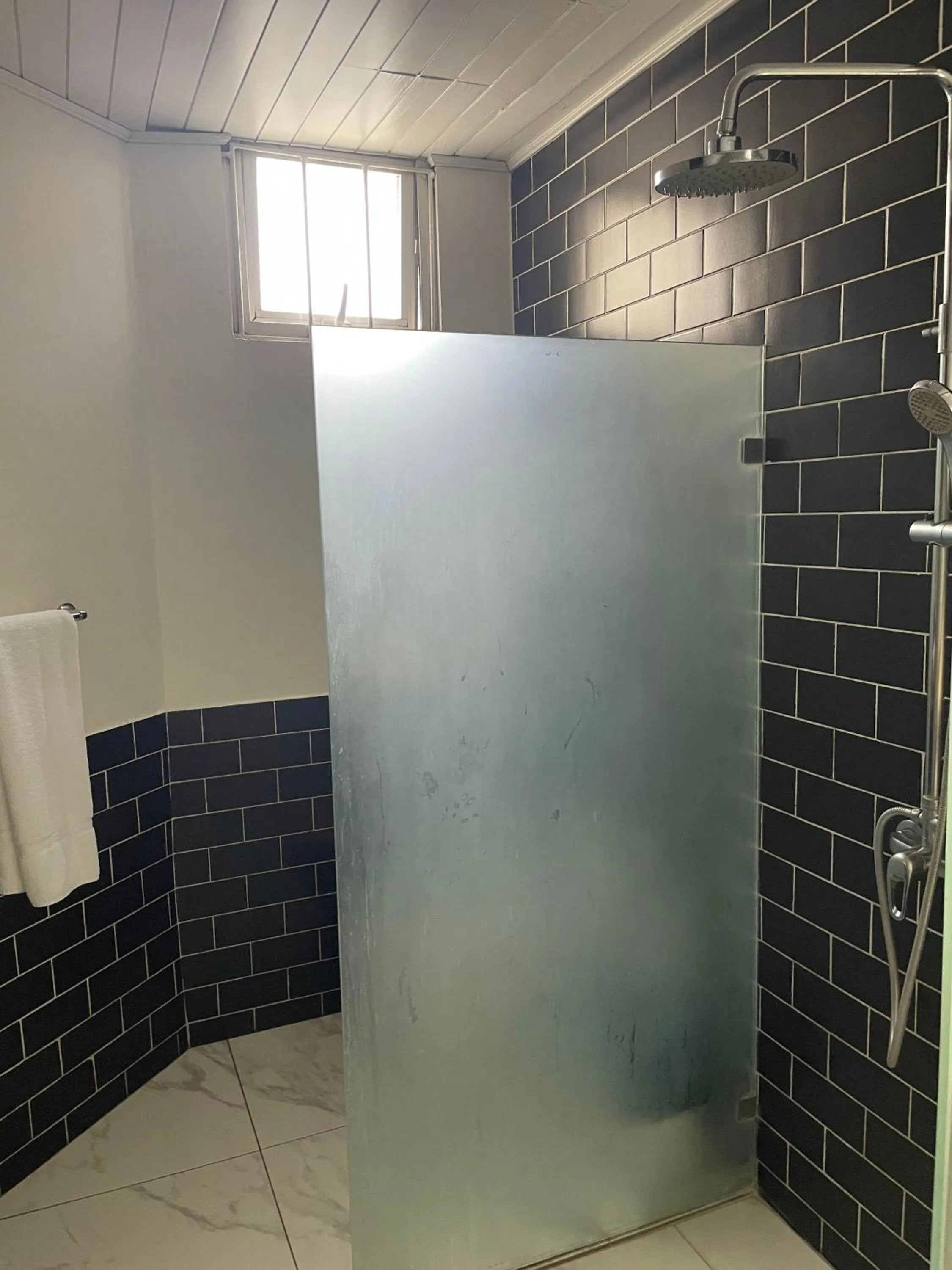 Shower in Aparta Hotel Plaza del Sol