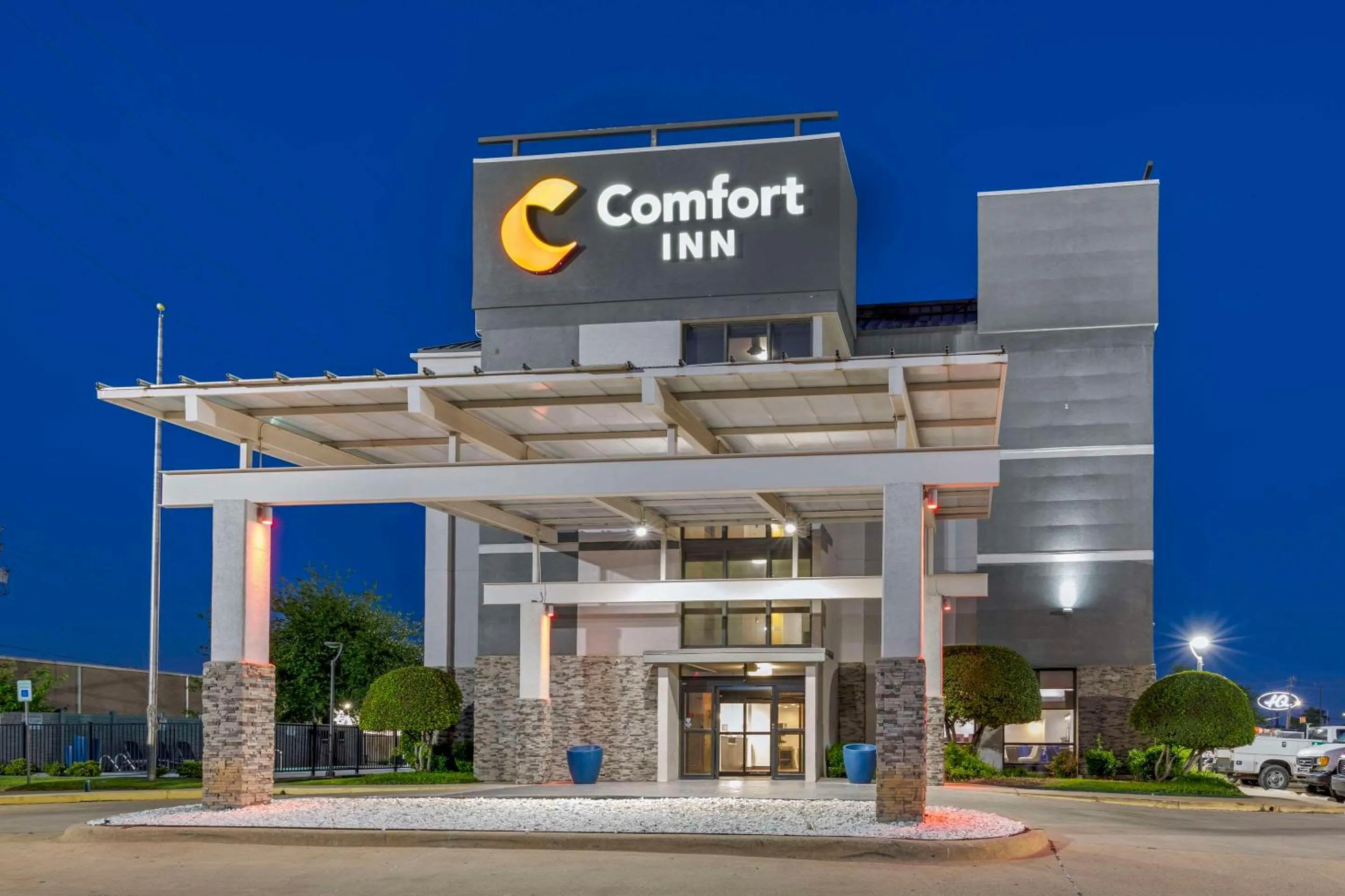 Property building in Comfort Inn Dallas North Love Field Airport