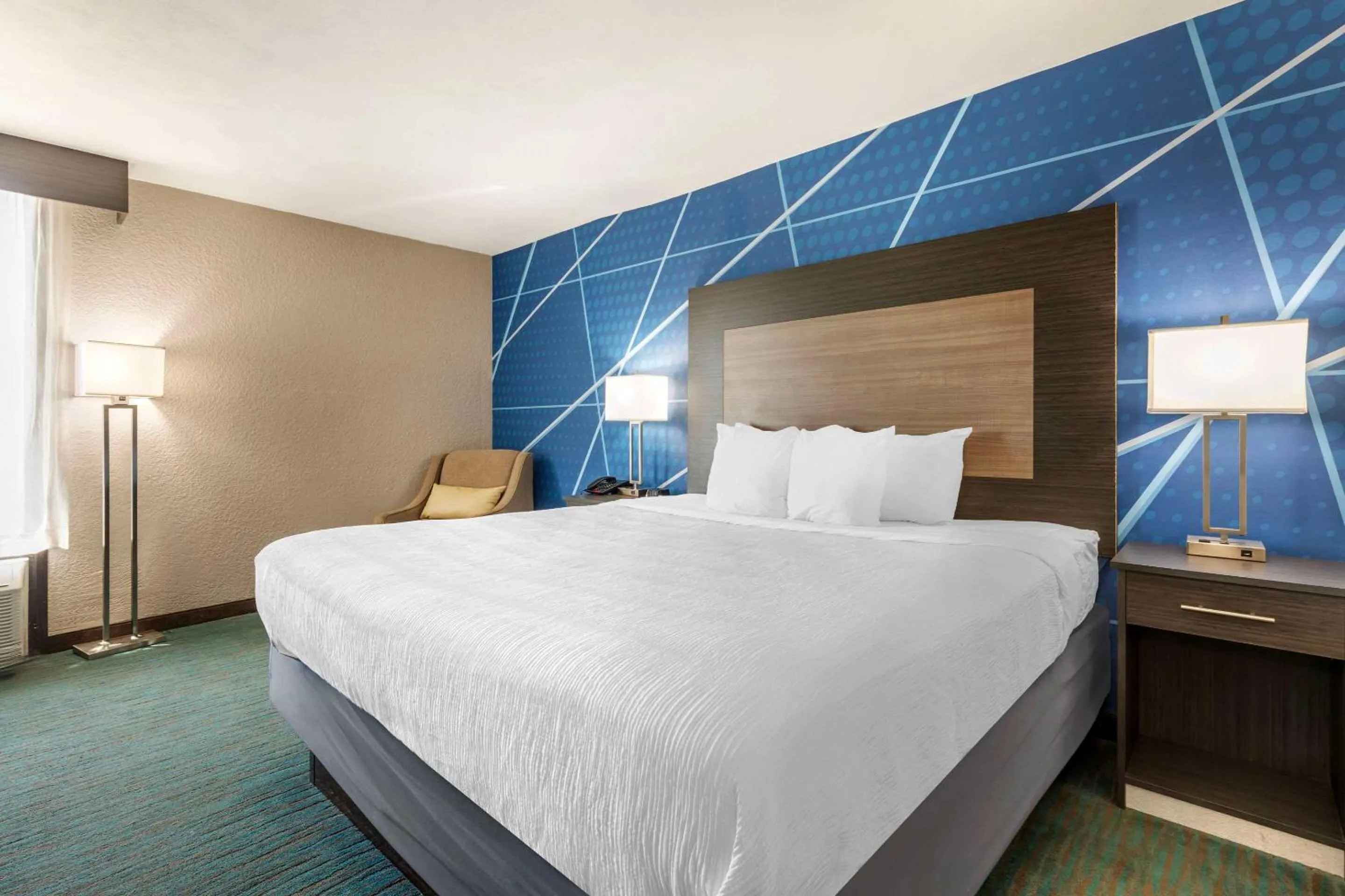 Bedroom, Bed in Comfort Inn Dallas North Love Field Airport